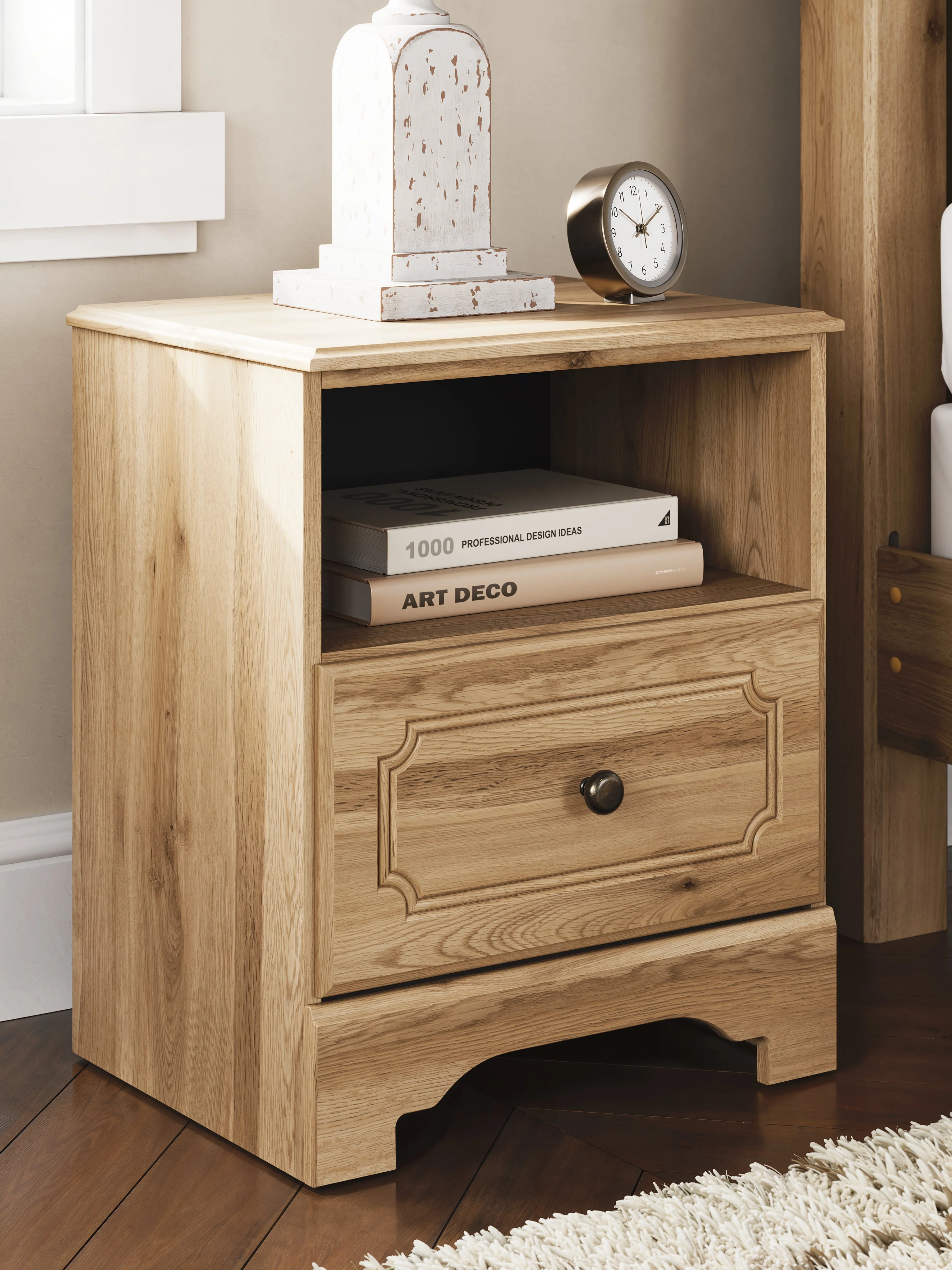 Aleaport Warm Brown Queen Panel Bed, Dresser, Mirror and Nightstand - Image 26