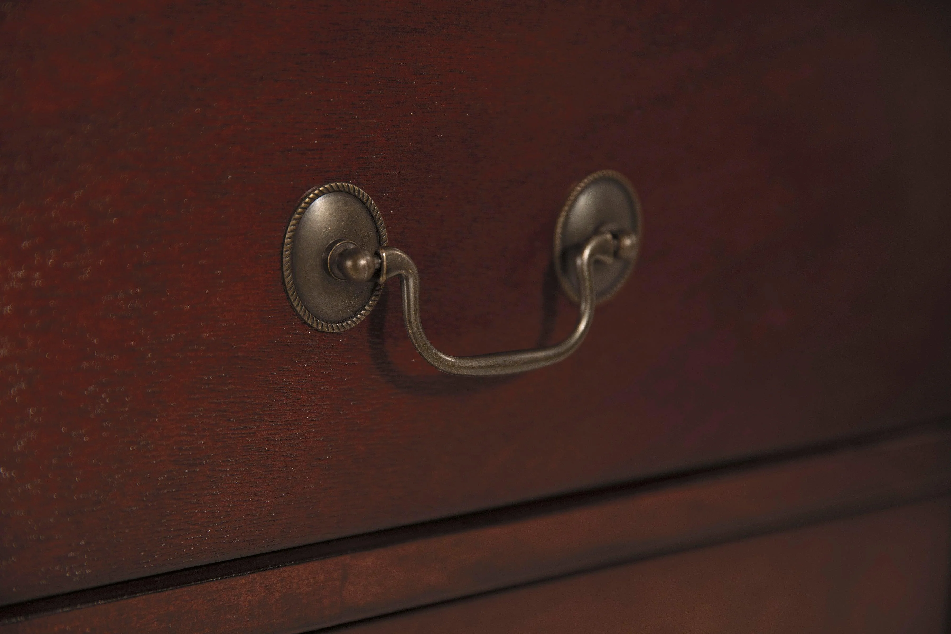 Alisdair Reddish Brown Sleigh Bedroom Set - Image 7