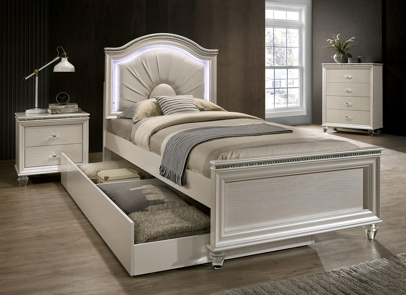 Allie Pearl White Full Bed - Image 2