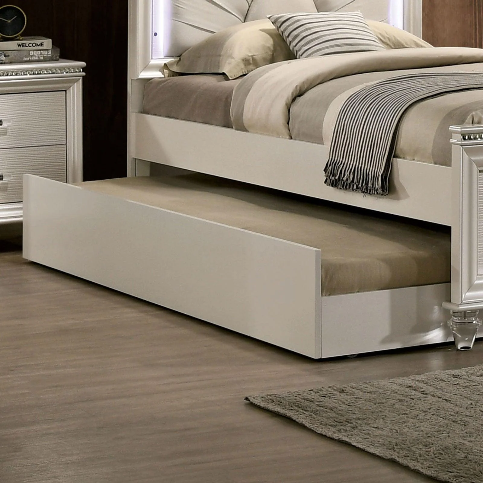 Allie Pearl White Full Bed - Image 7