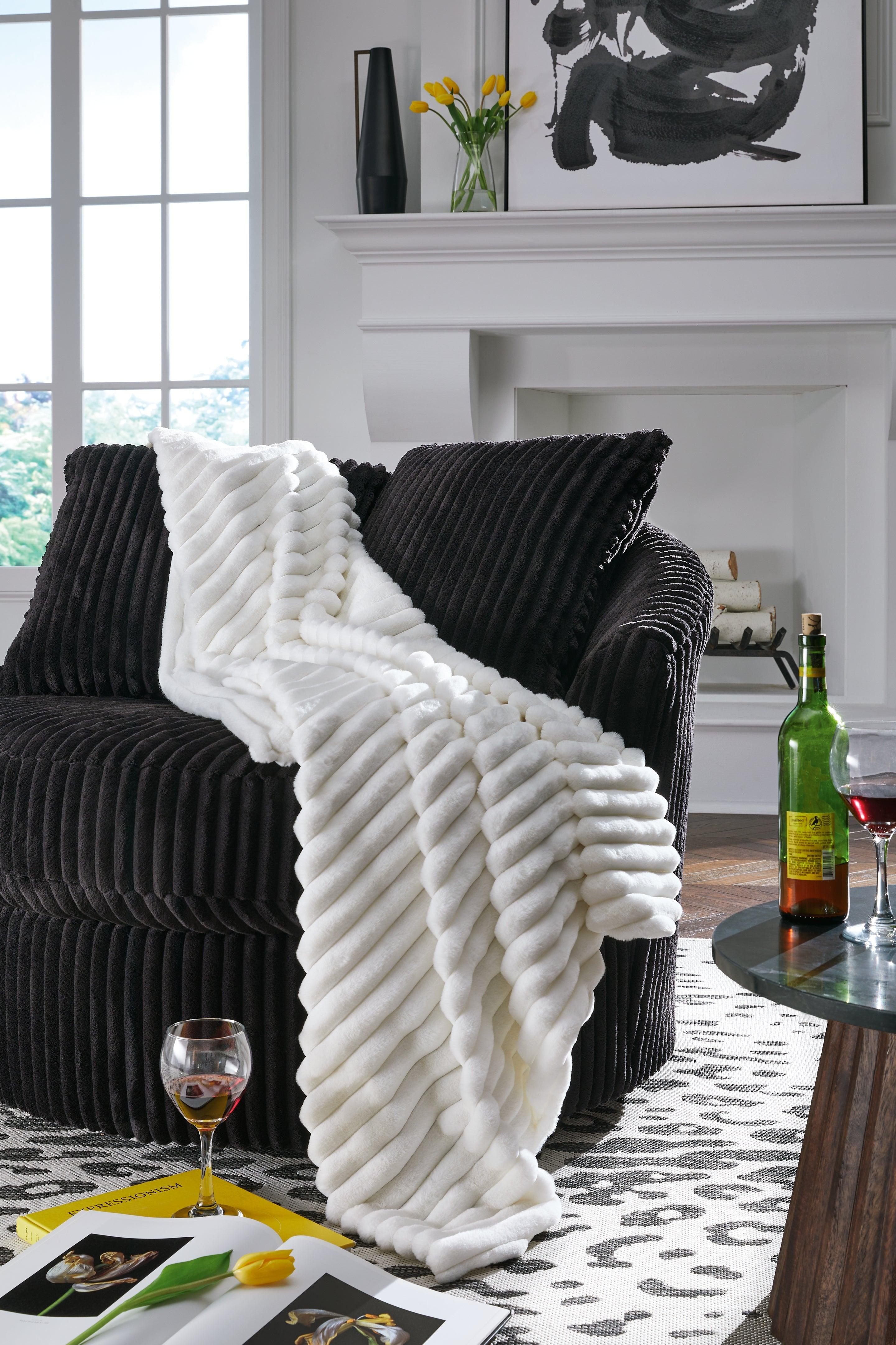 Alsonwell White Throw - Image 4