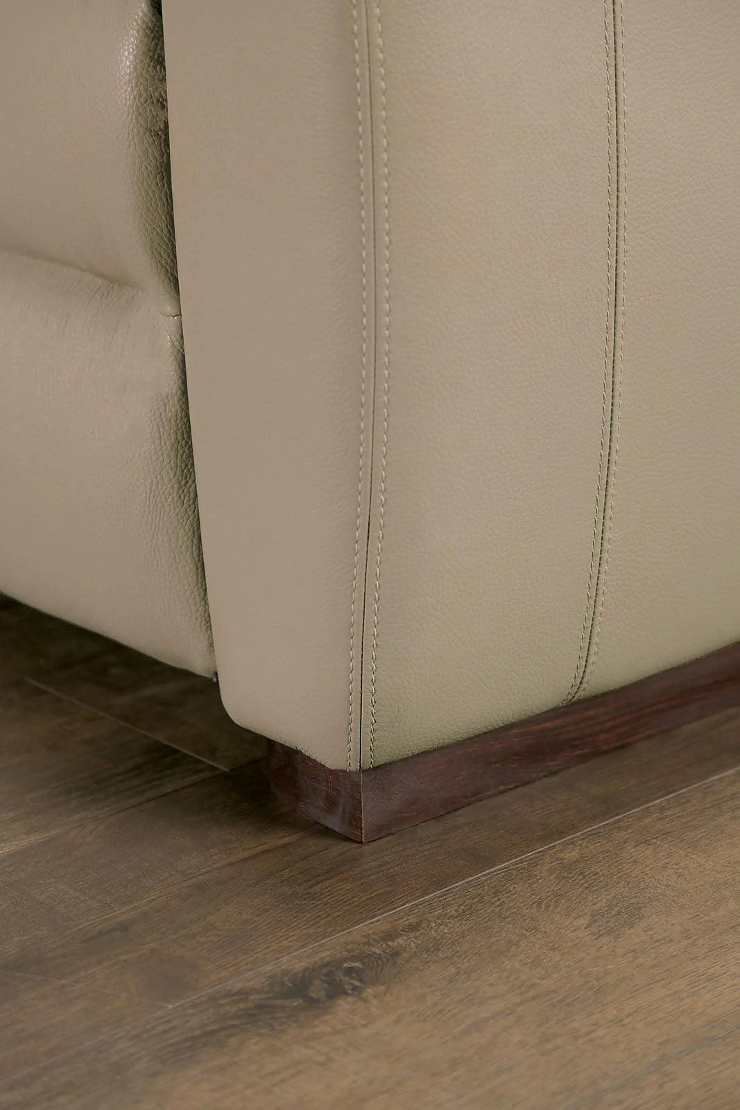 Altamura Taupe Power Loveseat - Image 5