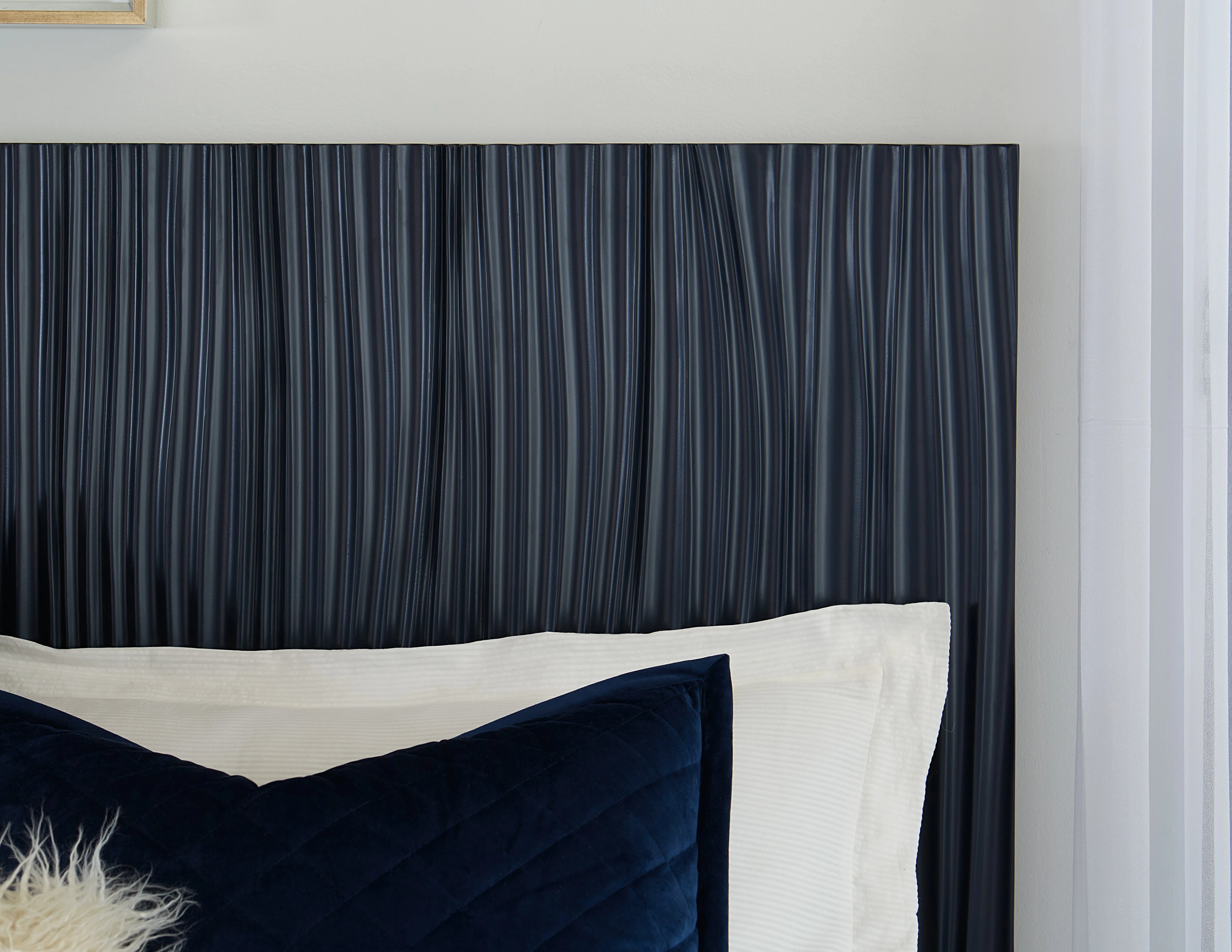 Argento Wave-Patterned Queen Bed in Navy Blue and Burnished Brass - Image 2