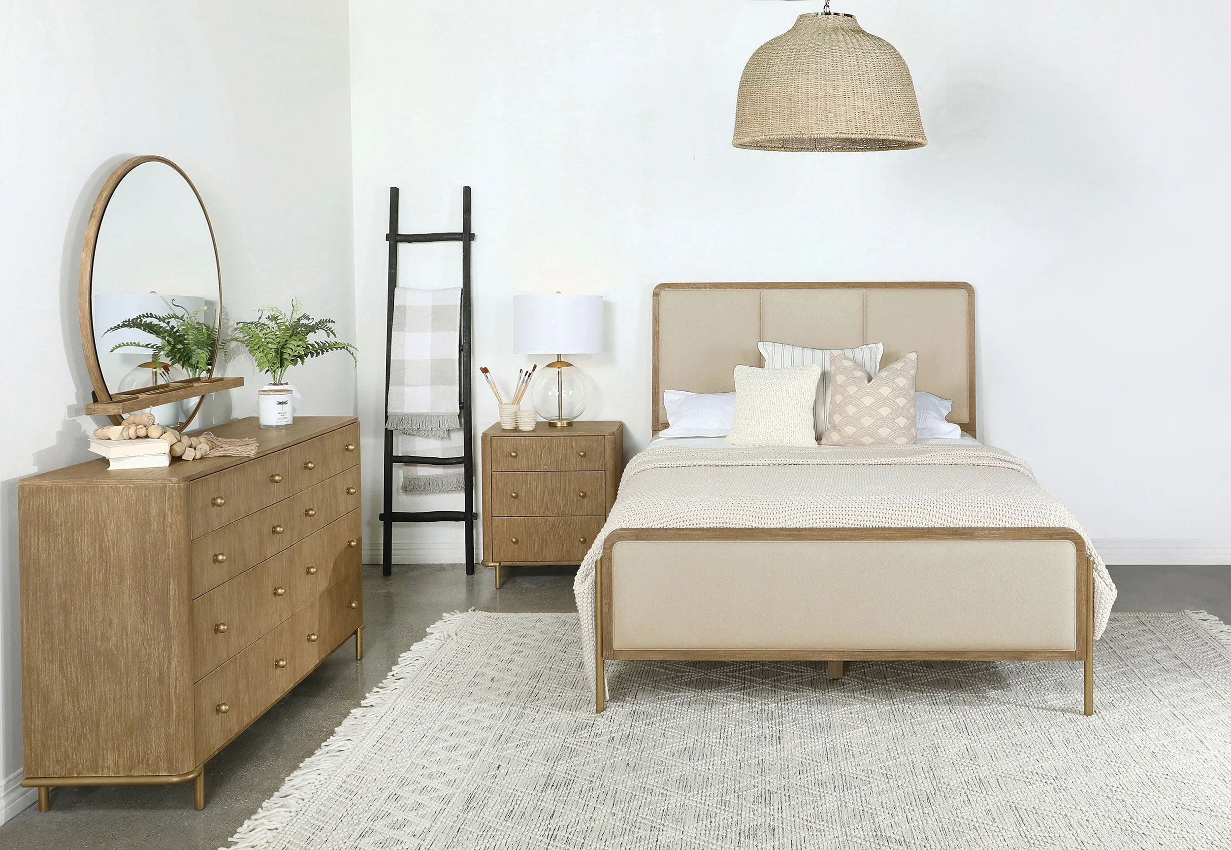 Arini Cream and Sand Wash 4-piece Queen Bedroom Set
