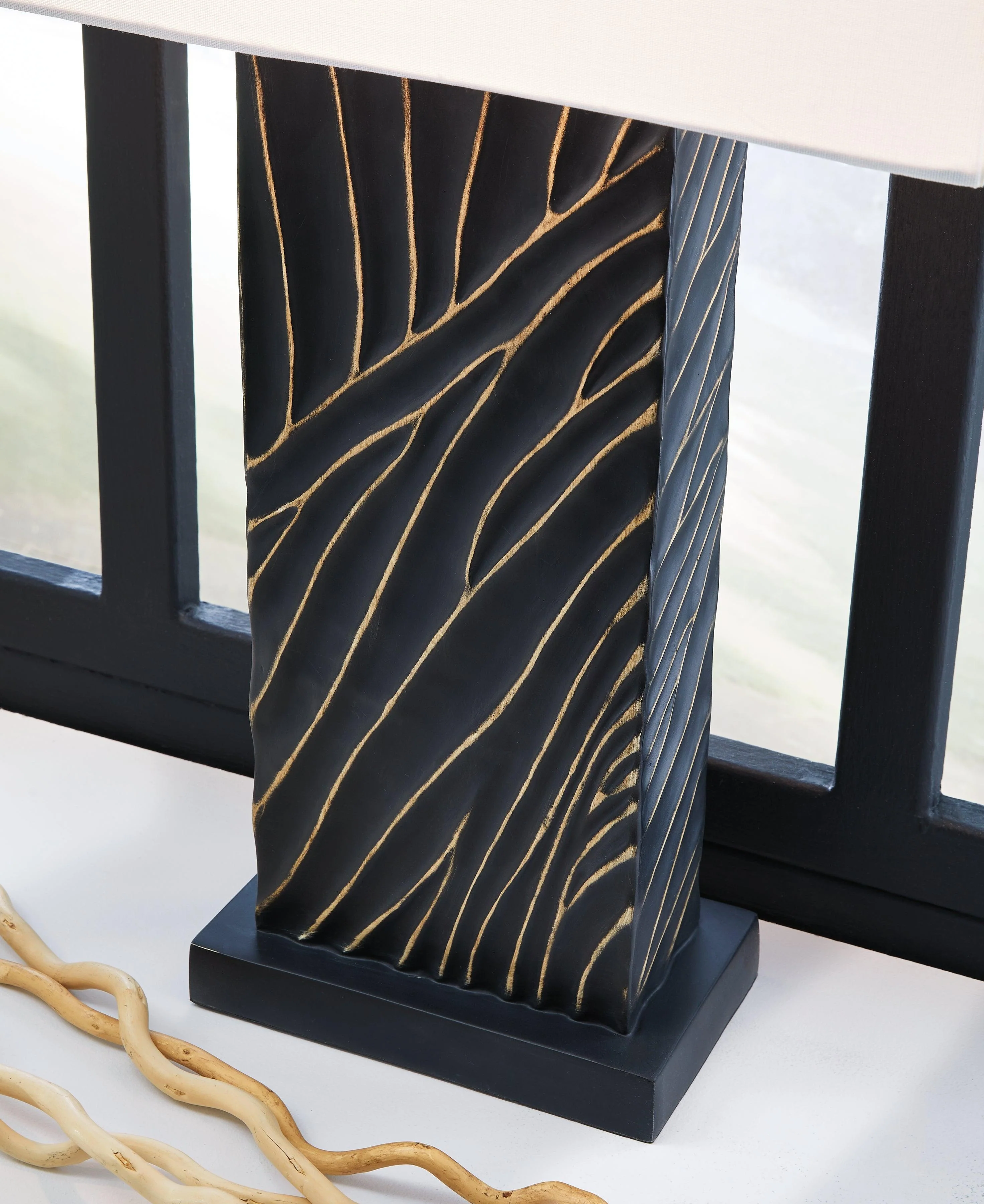 Bartlen Black/Gold Finish Table Lamp - Image 3