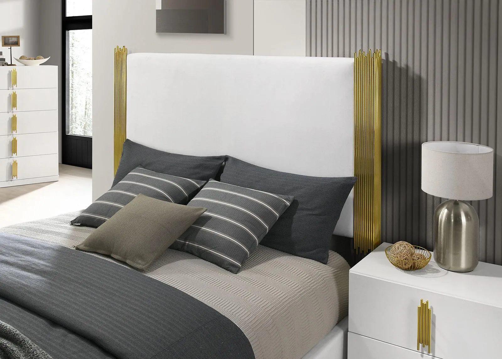 Basildon White/Gold, Dark Brown Queen Bed - Image 3