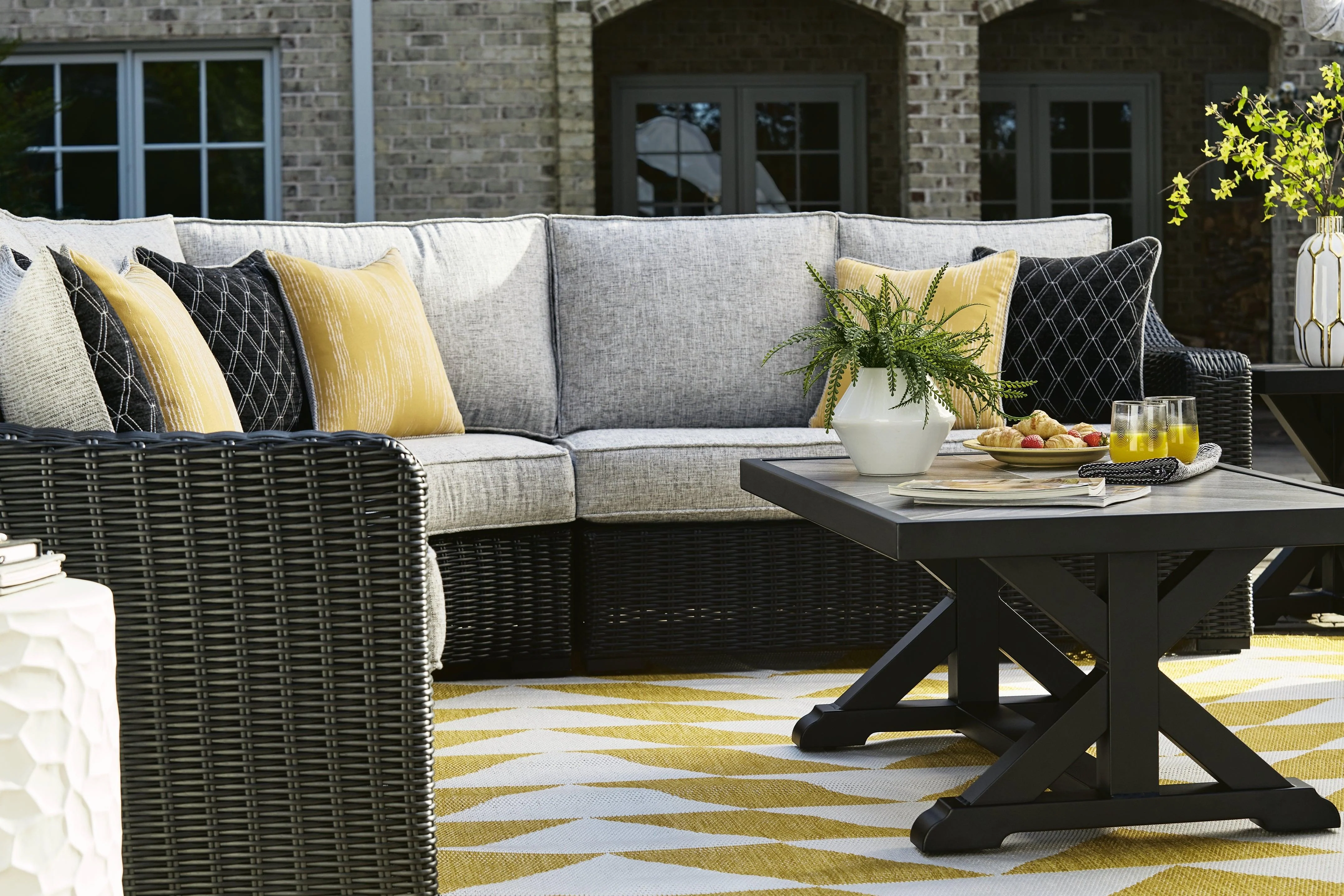 Beachcroft Black/Light Gray Outdoor Coffee Table - Image 10
