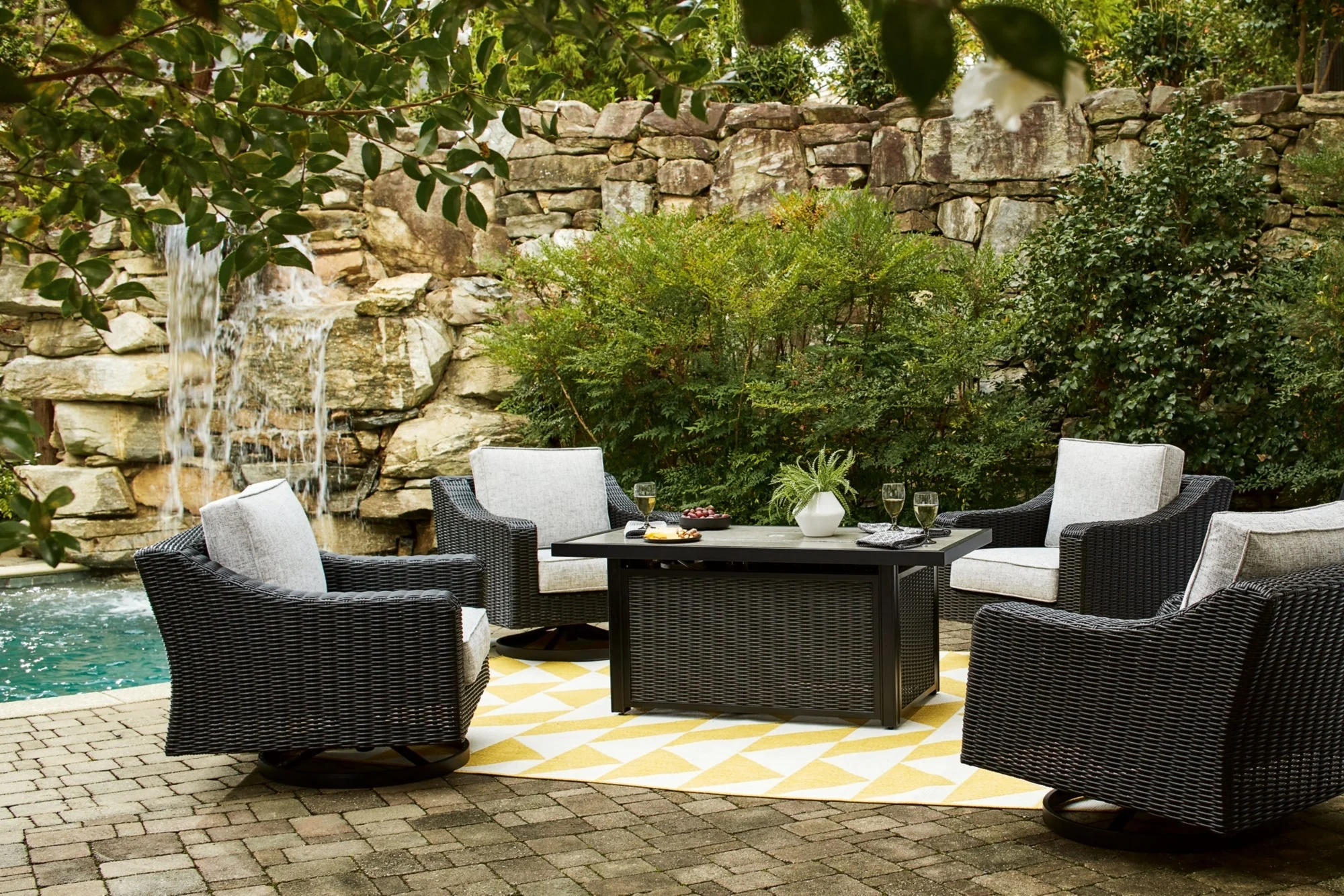 Beachcroft Black/Light Gray Outdoor Fire Pit Table and 4 Chairs - Image 2