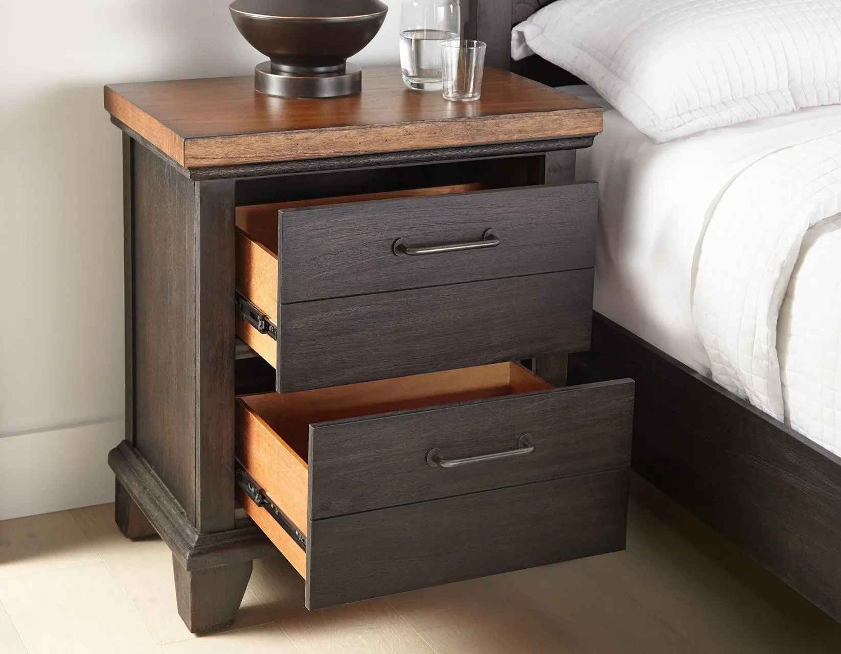Bear Creek Brown 4-Piece Queen Bedroom Set - Image 8