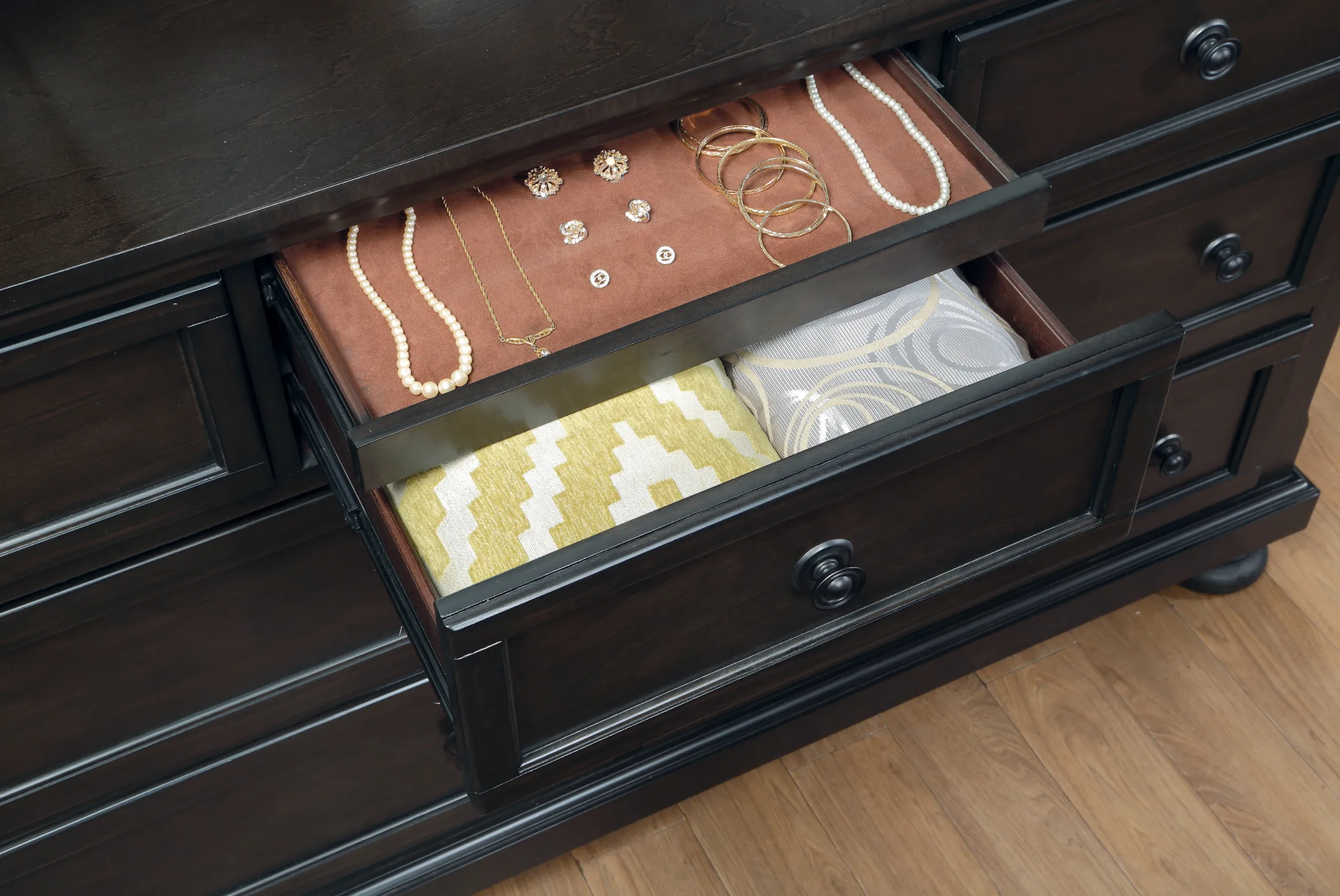 Begonia Grayish Brown Sleigh Storage Platform Bedroom Set - Image 11