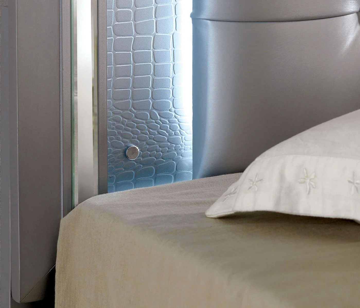 Bellanova Silver California King Bed - Image 3