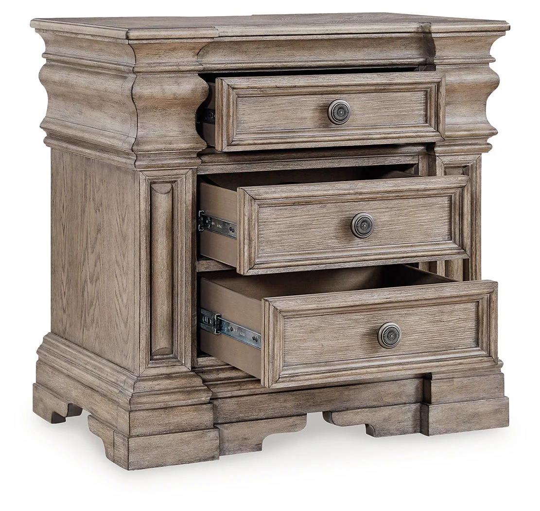 Blairhurst Light Grayish Brown Bedroom Set - Image 18