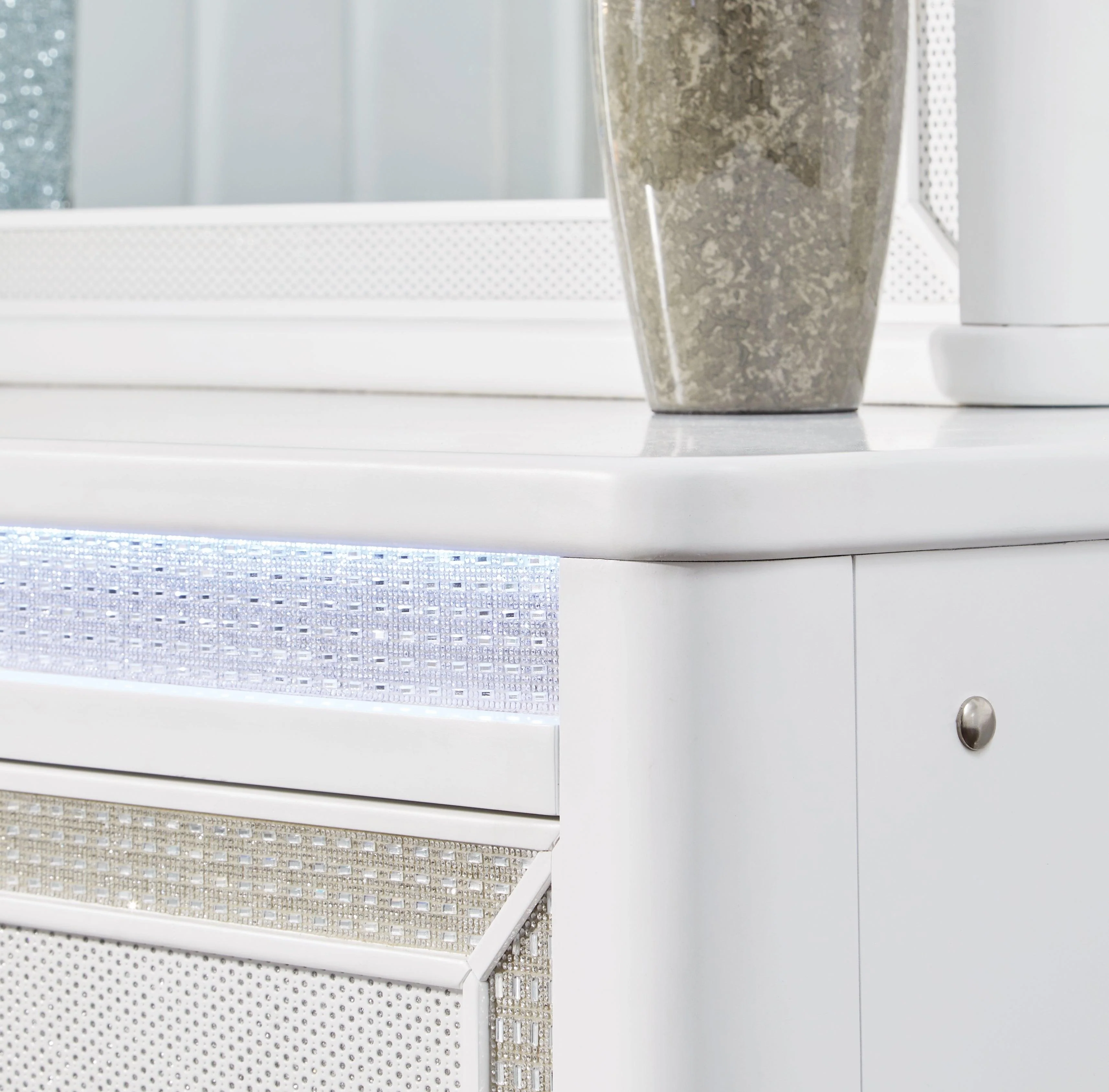 Chalanna White Dresser - Image 6
