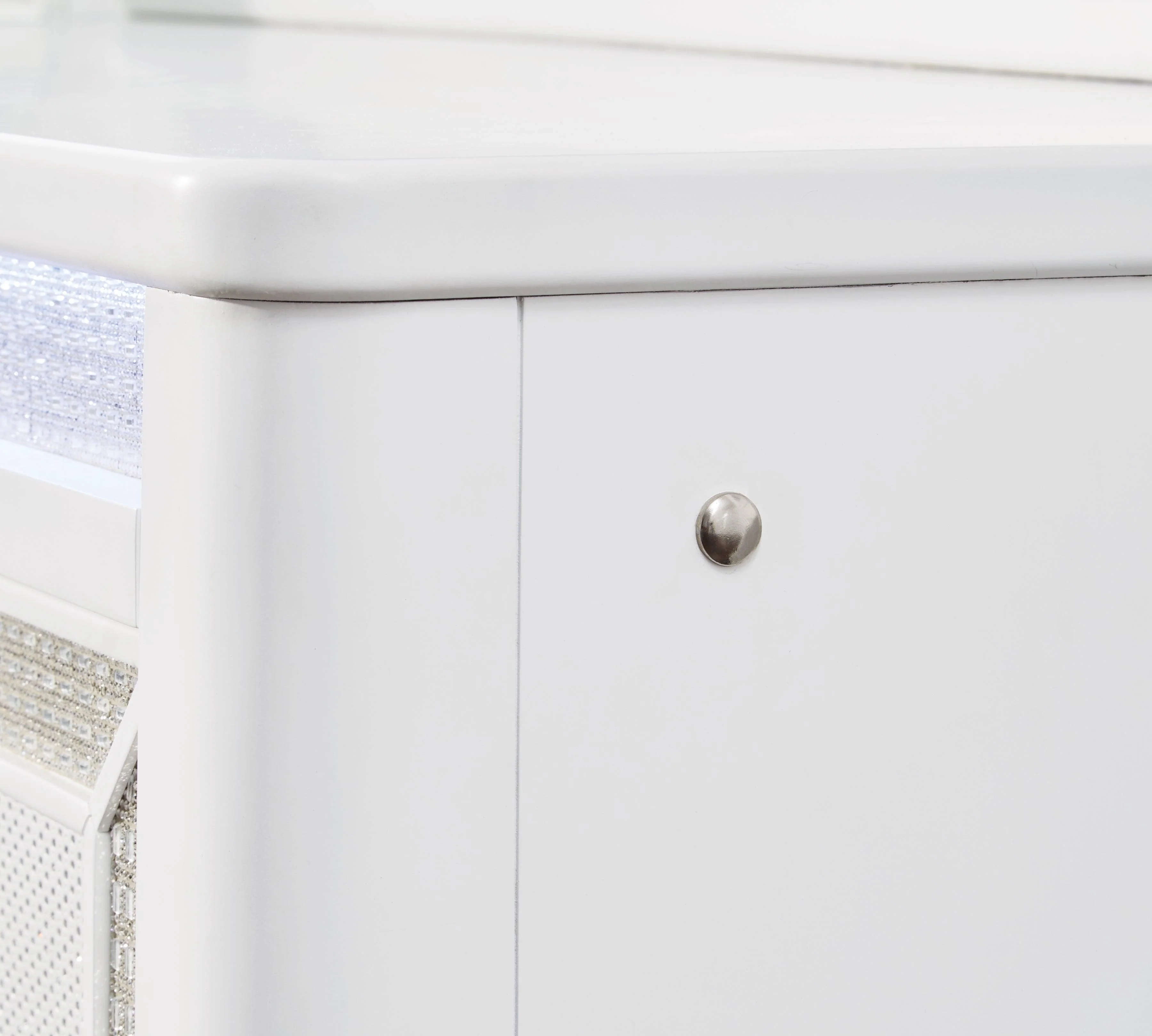 Chalanna White Dresser - Image 8