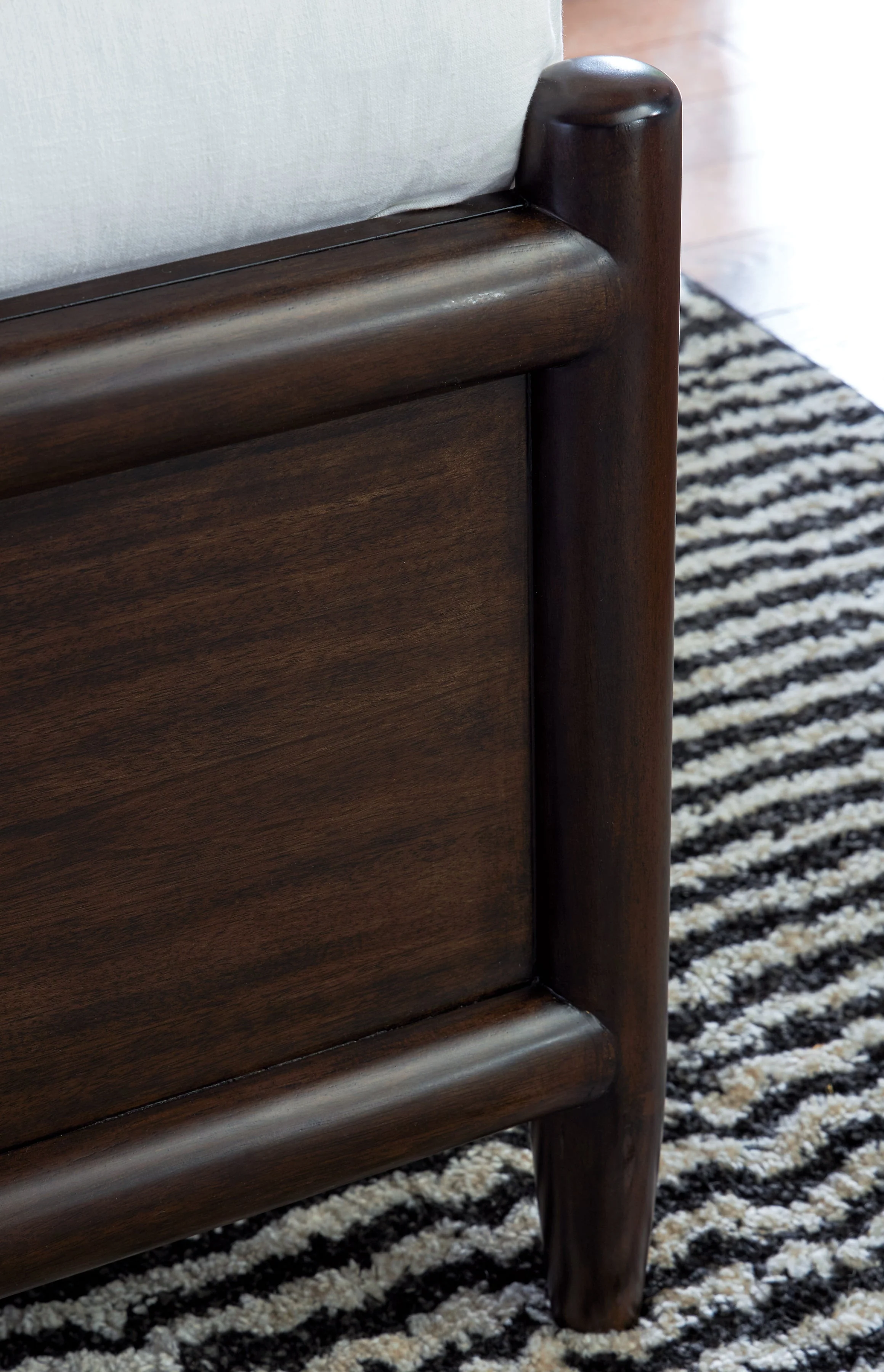Dantenton Merlot King Panel Bed - Image 7