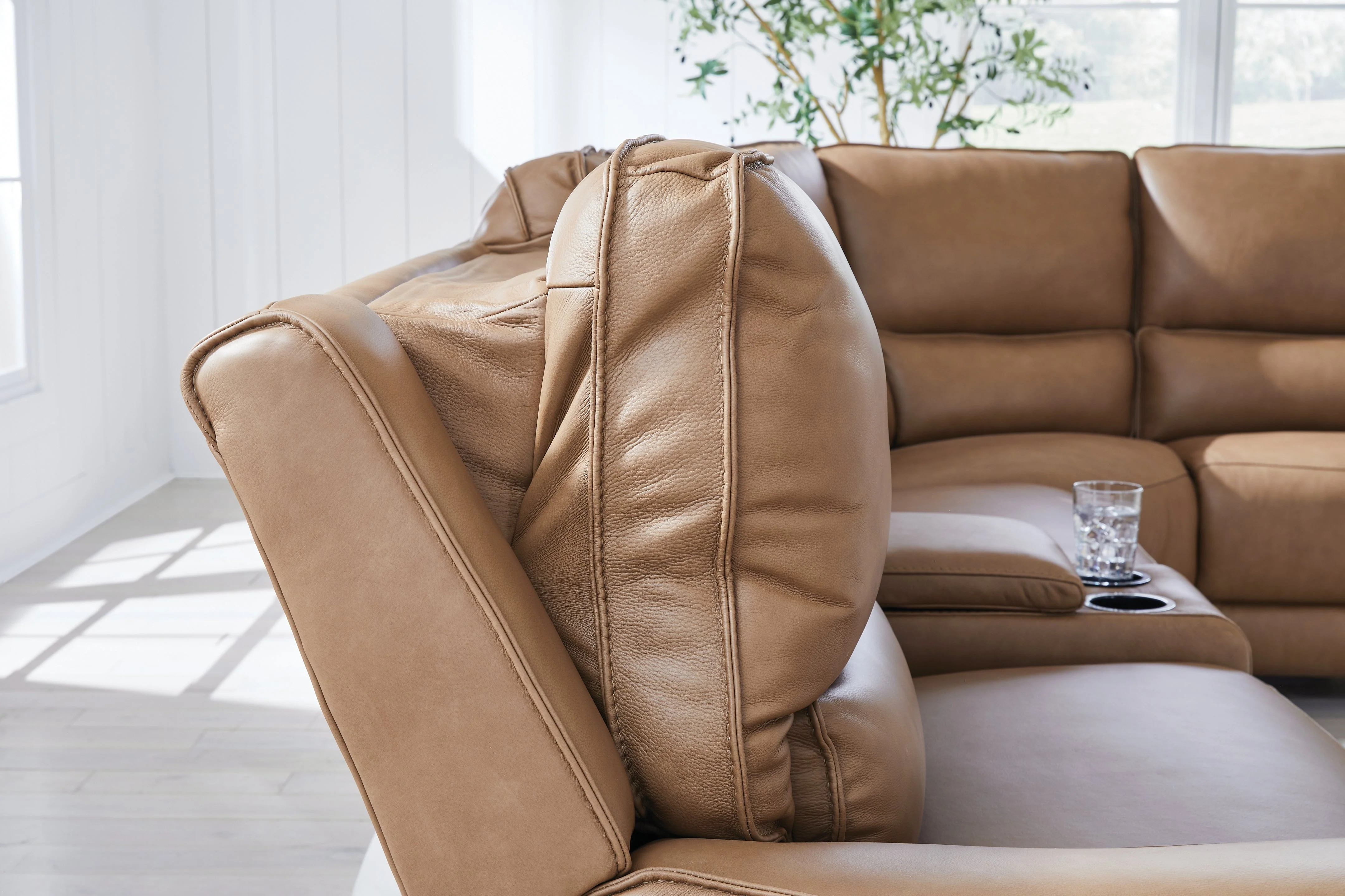 Deepwakes Caramel 6-Piece Power Reclining Sectional with Right Chaise - Image 4