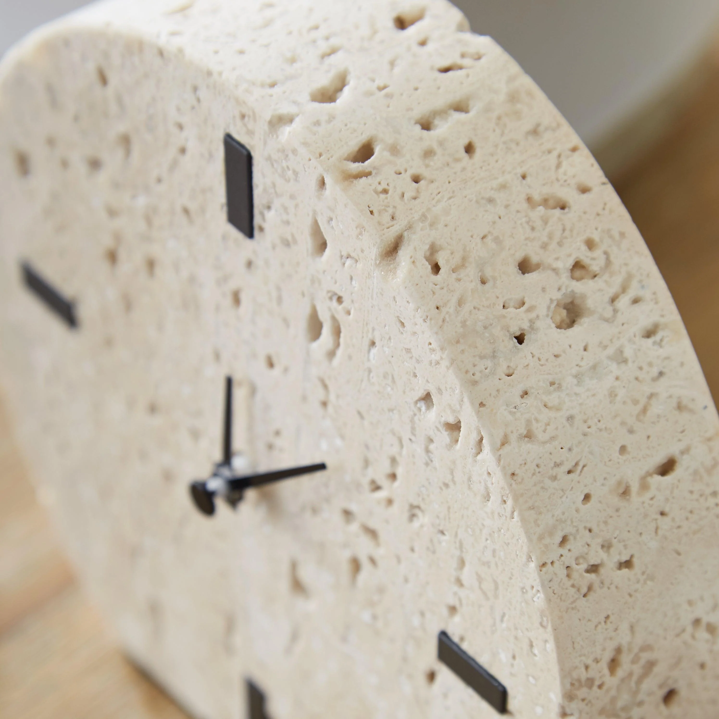 Donfordson Beige Table Clock - Image 6