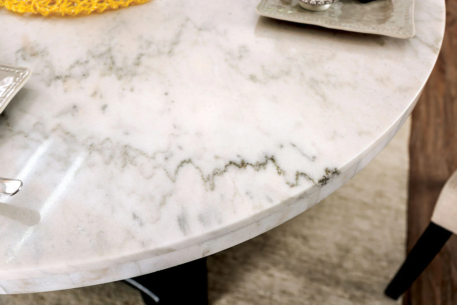 Elfredo White/Antique Black Round Table - Image 4