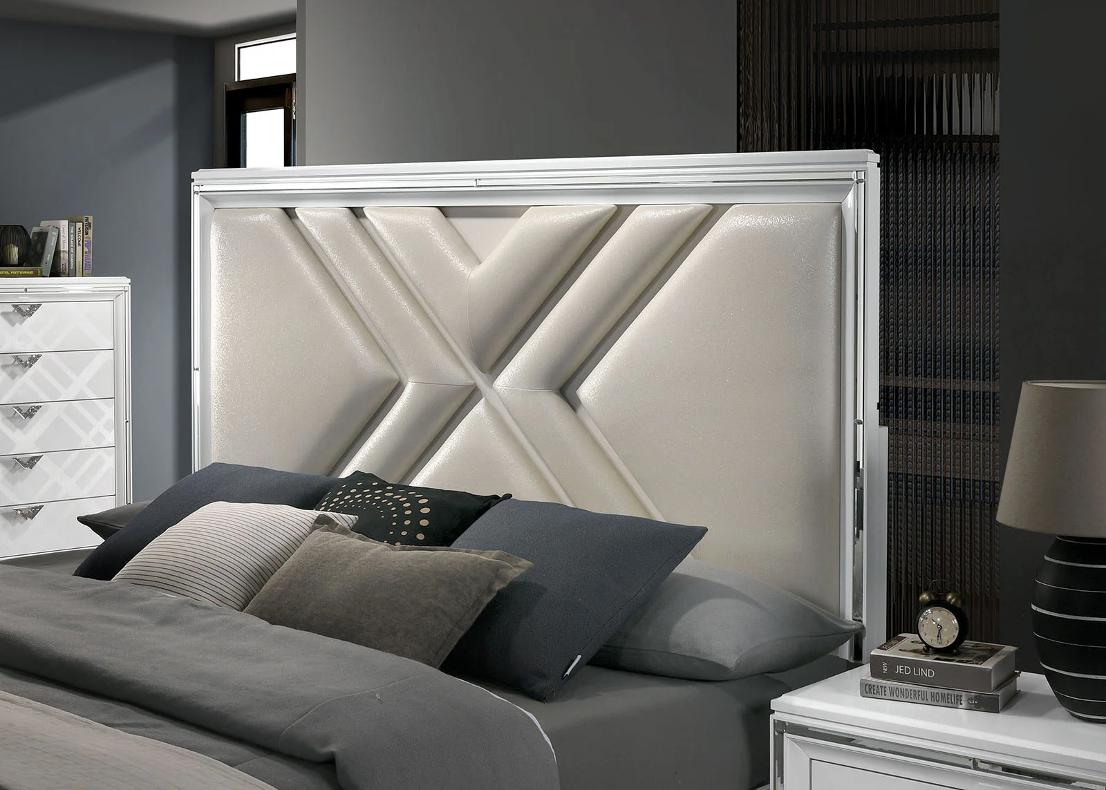 Emmeline White 4-Piece Queen Bedroom Set - Image 2
