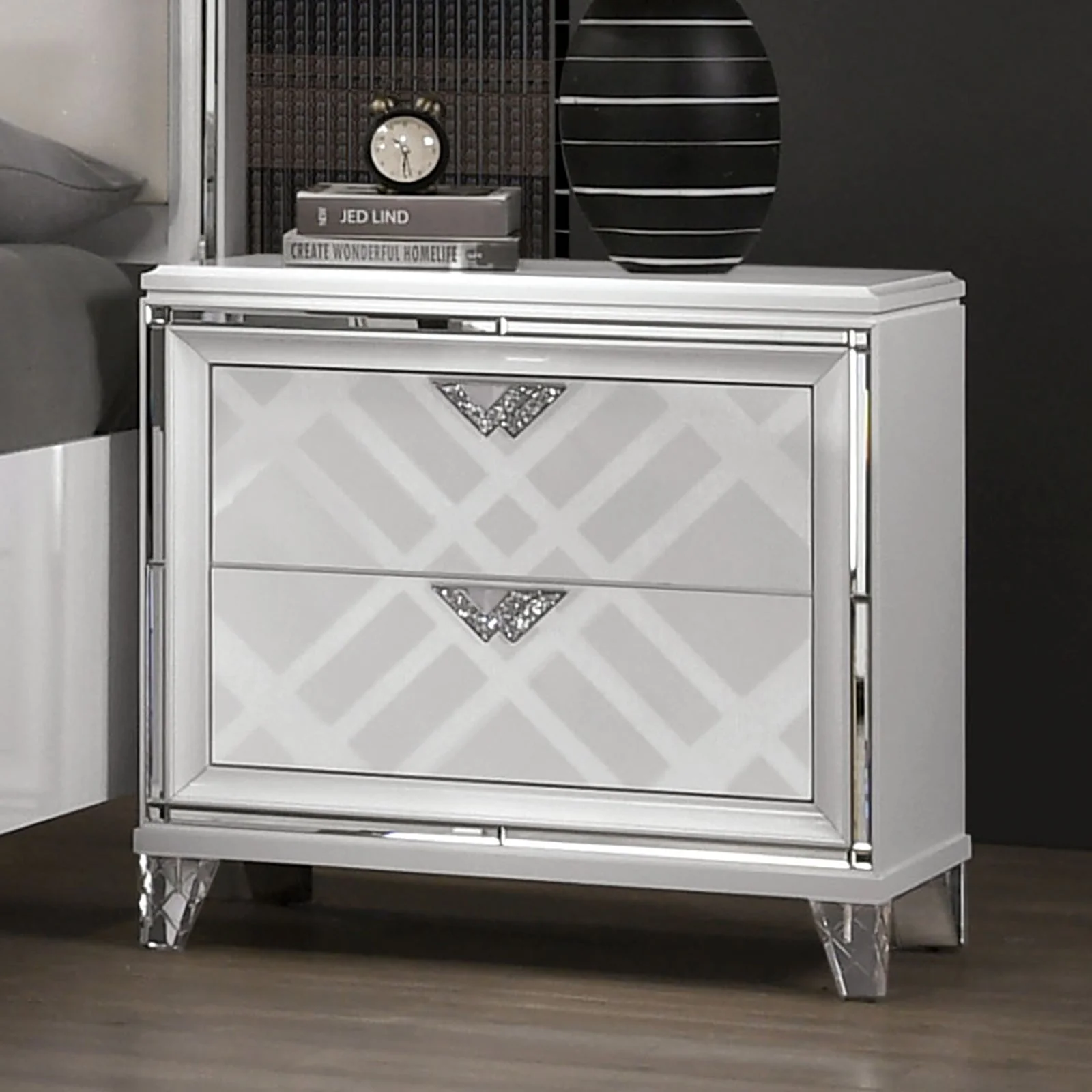 Emmeline White 4-Piece Queen Bedroom Set - Image 9