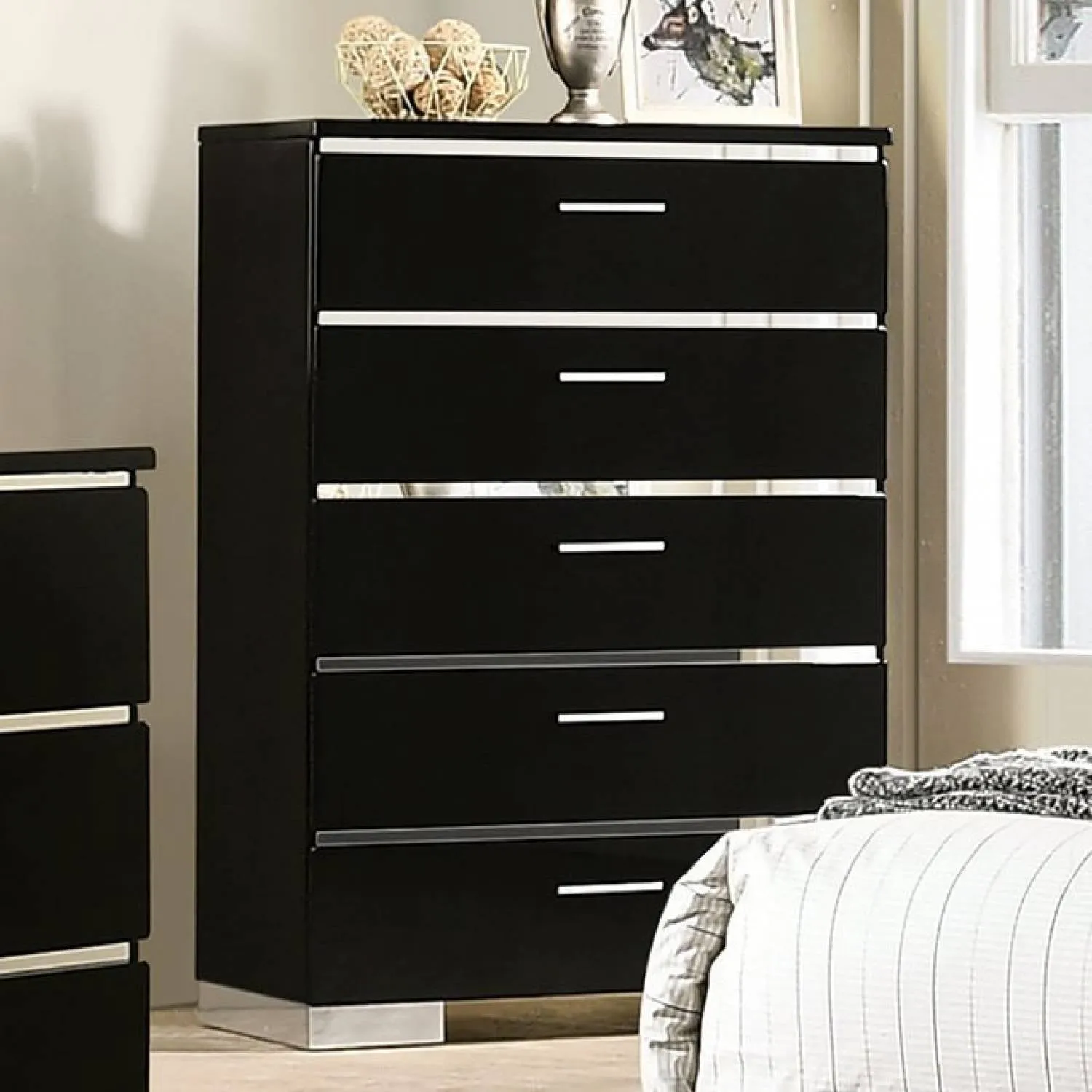 Erlach Black/Chrome 5-Piece Queen Bedroom Set - Image 6