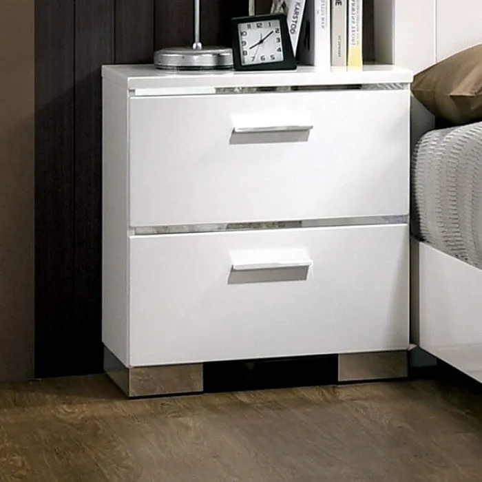 Erlach White/Chrome 4-Piece Queen Bedroom Set - Image 3