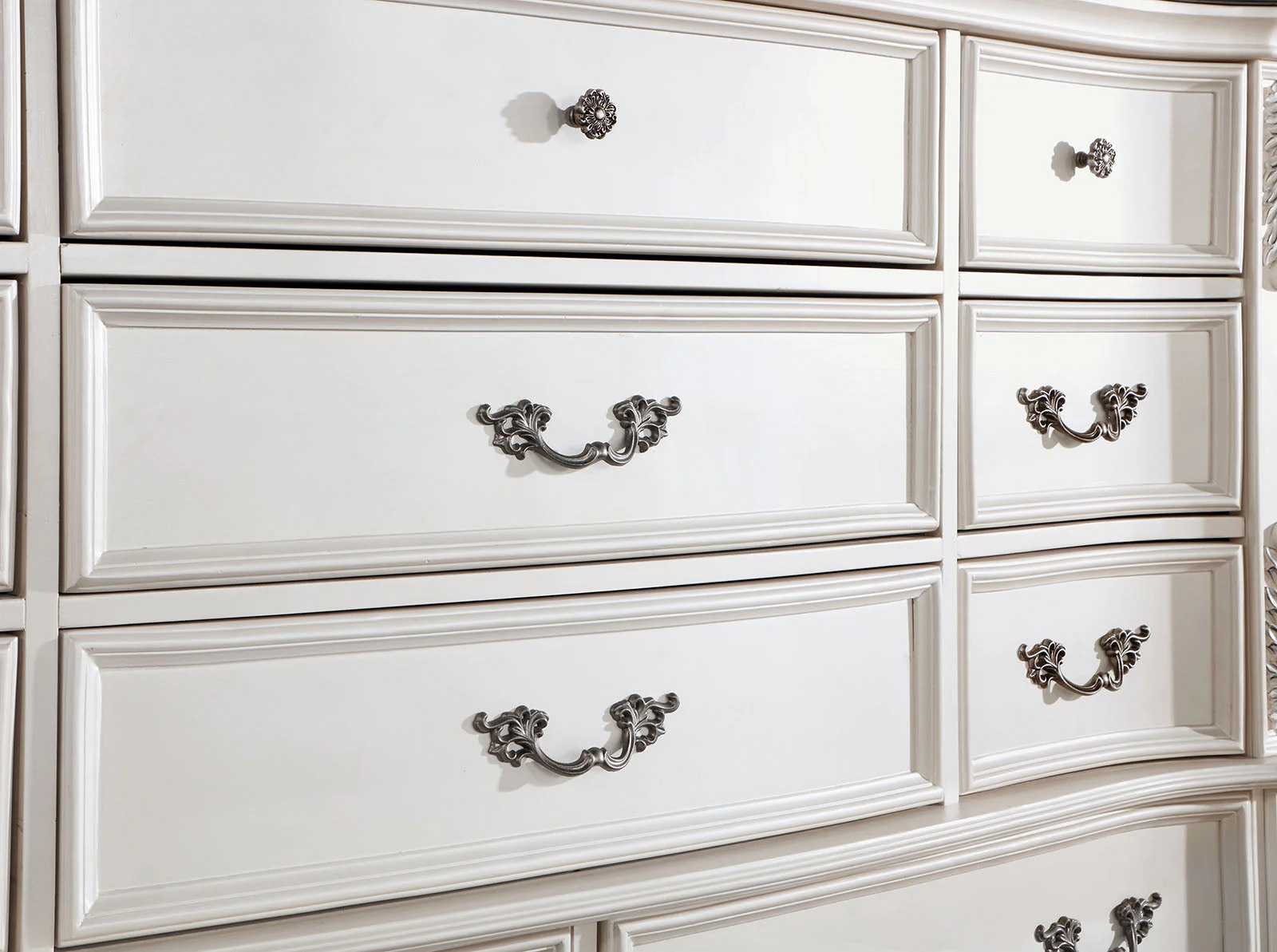 Esparanza Pearl White 4-Piece Queen Bedroom Set - Image 7