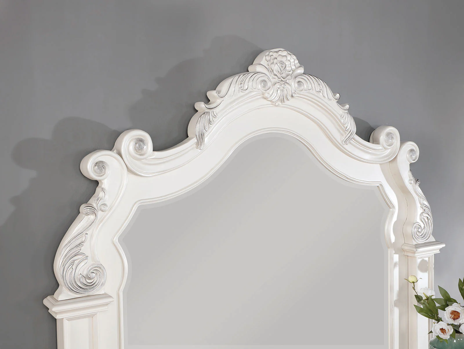 Esparanza Pearl White 5-Piece Queen Bedroom Set - Image 11