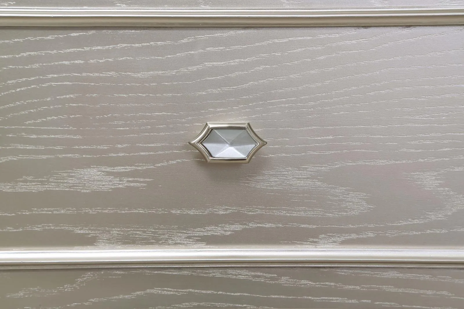 Evangeline 3-Drawer Nightstand - Image 12