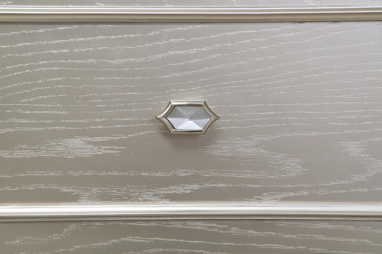 Evangeline Silver and Ivory 4-drawer Vanity Table with Faux Diamond Trim - Image 6