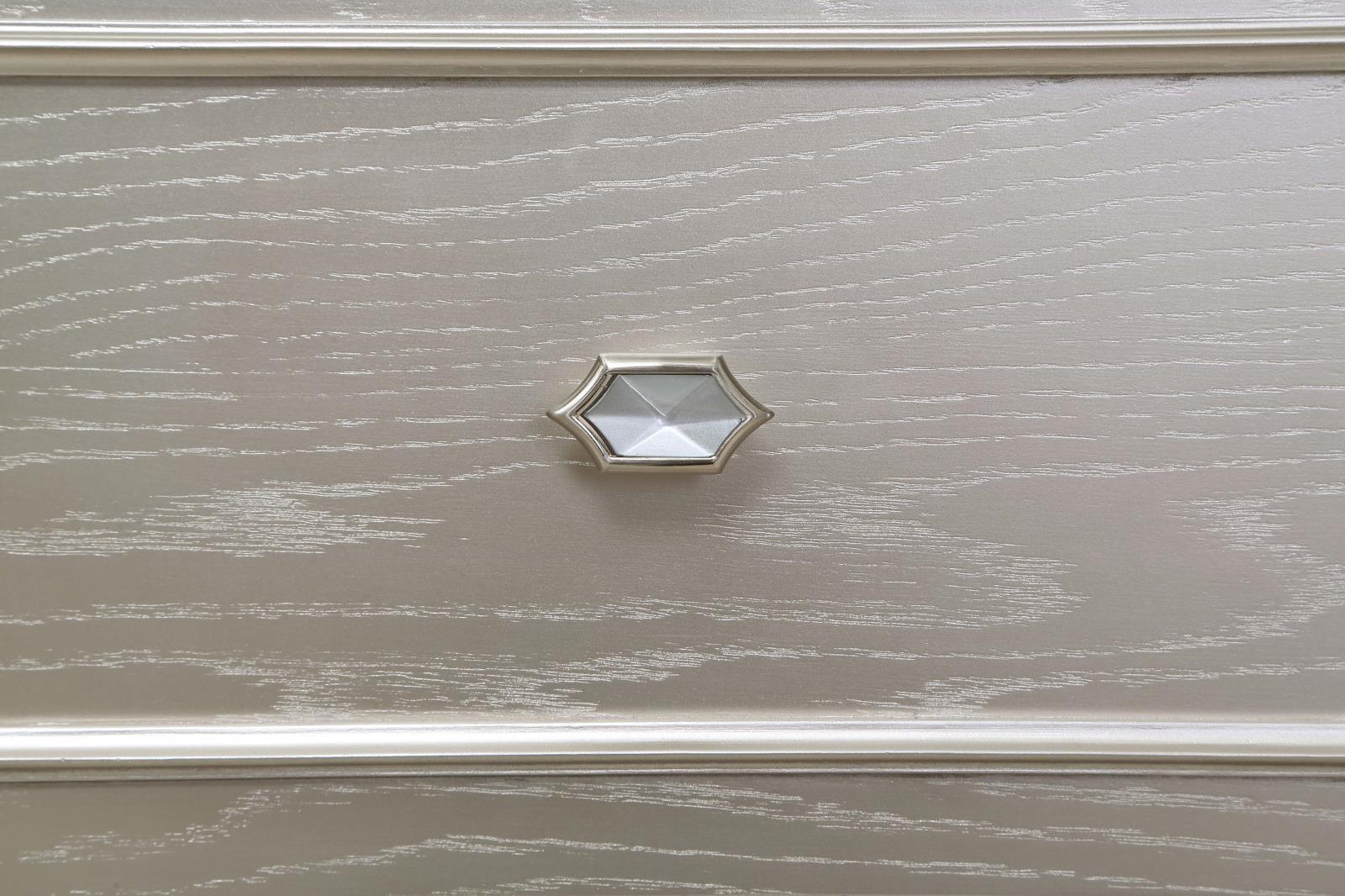Evangeline Silver Oak 9-Drawer Dresser - Image 11