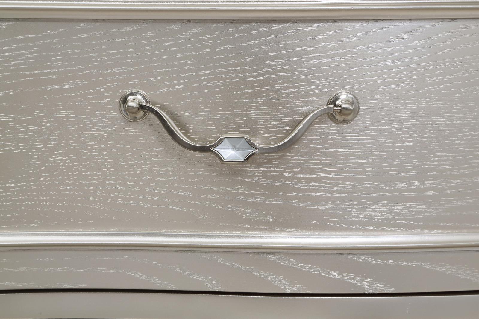 Evangeline Silver Oak 9-Drawer Dresser - Image 12