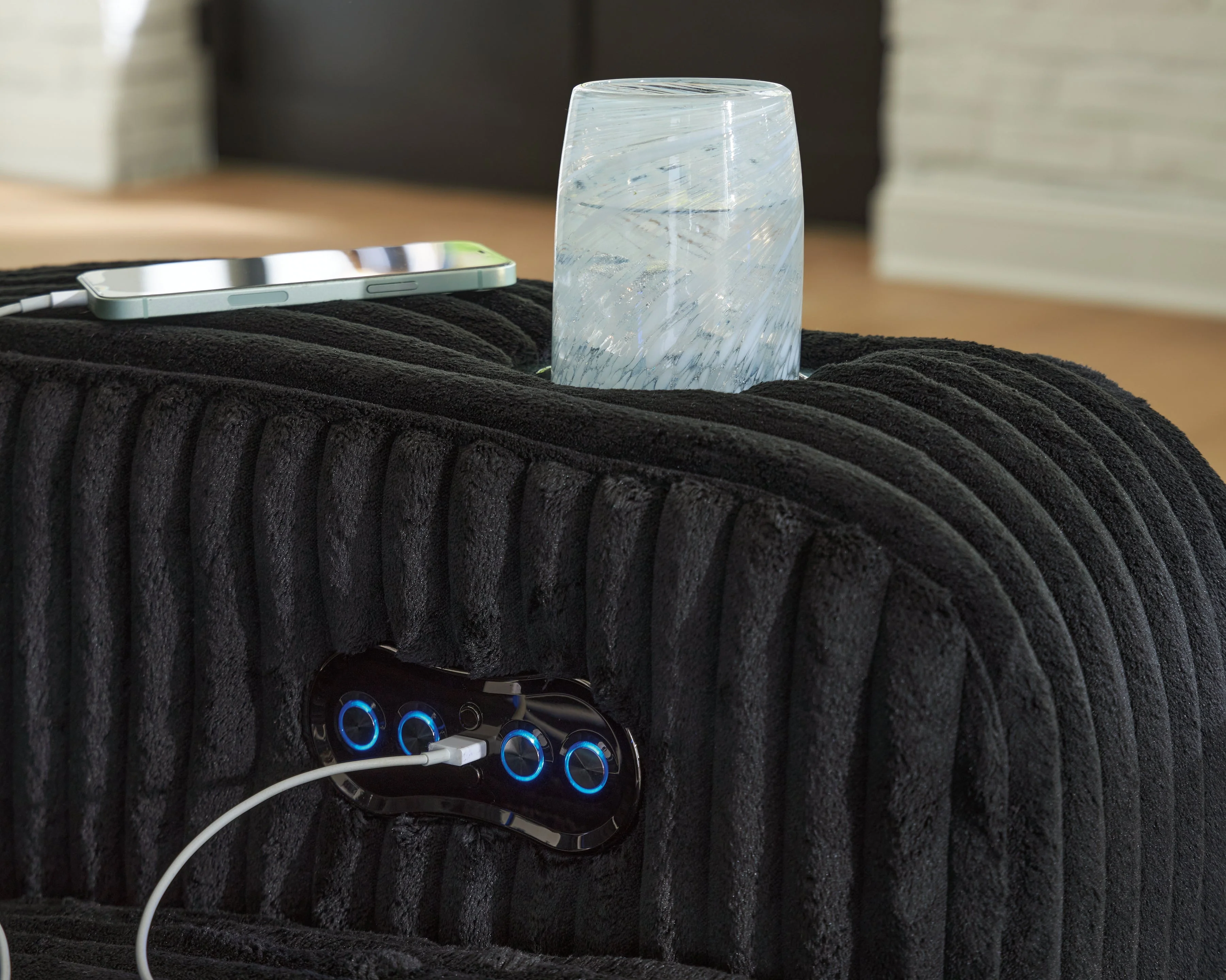 Forest Lake Black Dual Power Reclining Sofa - Image 10