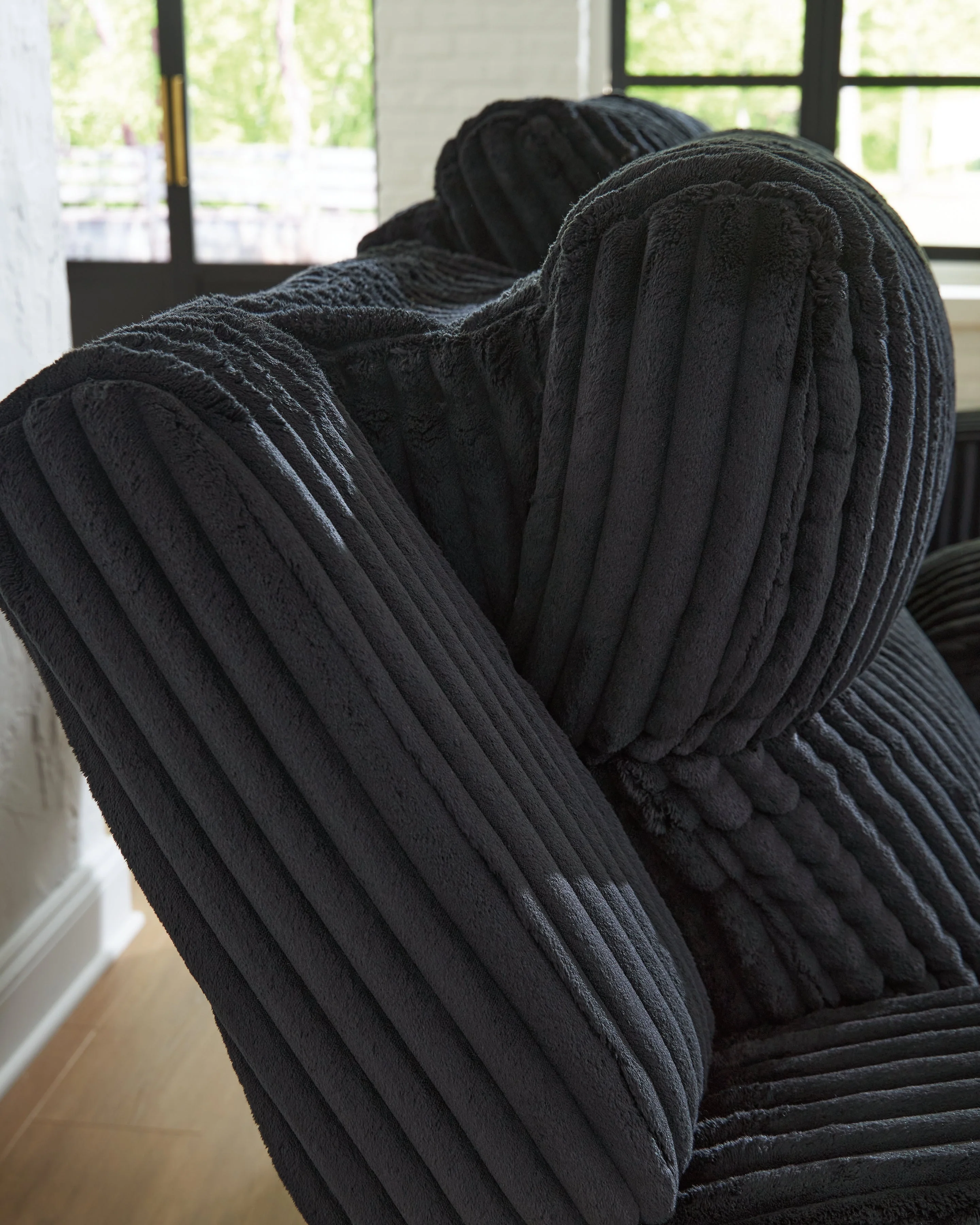 Forest Lake Black Power Recliner - Image 8