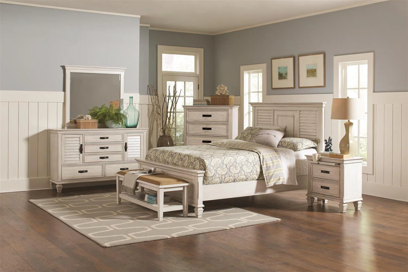 Franco Antique White Queen Panel Bed - Image 3