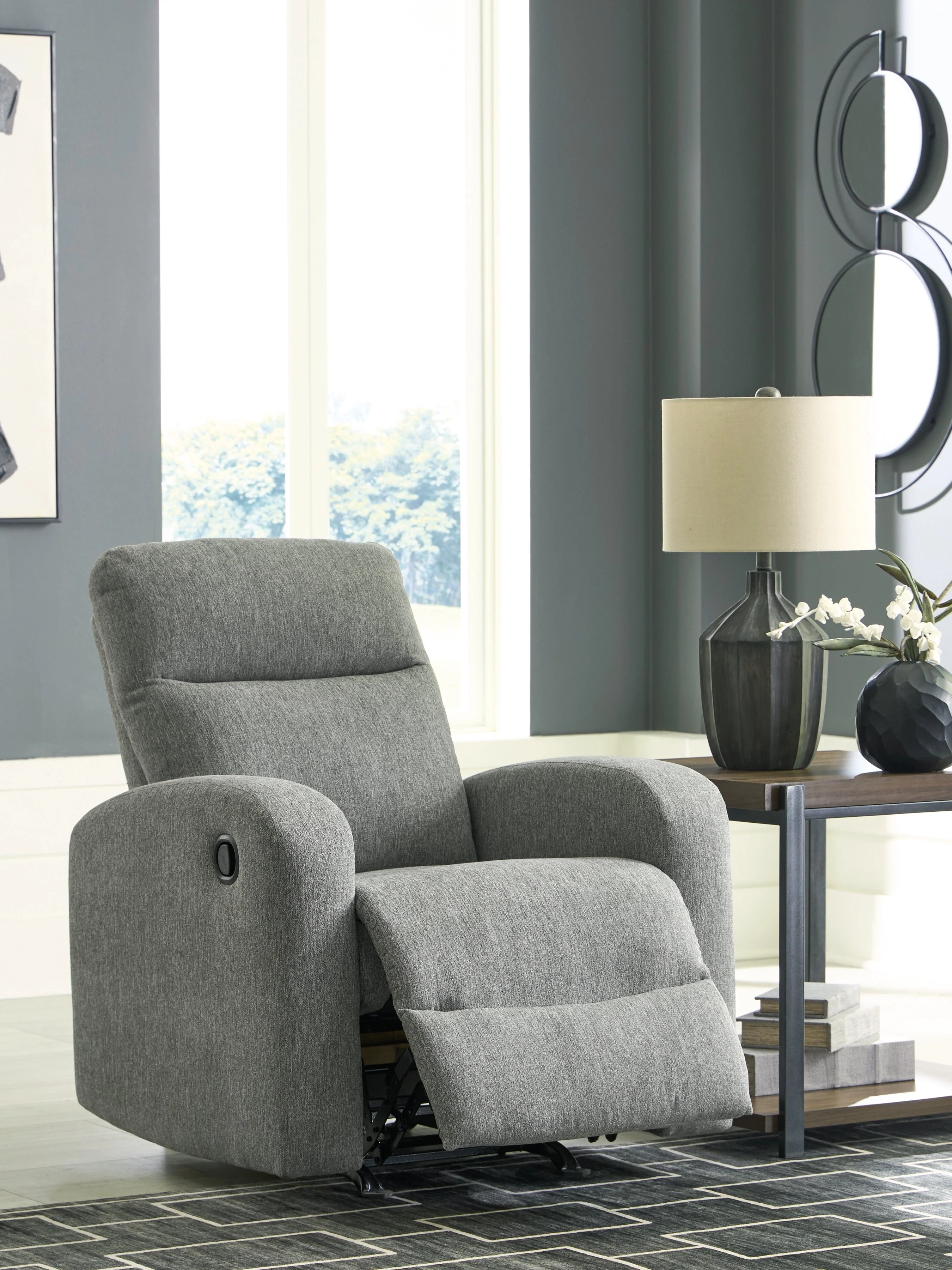 Gauntlet Sterling Recliner - Image 7