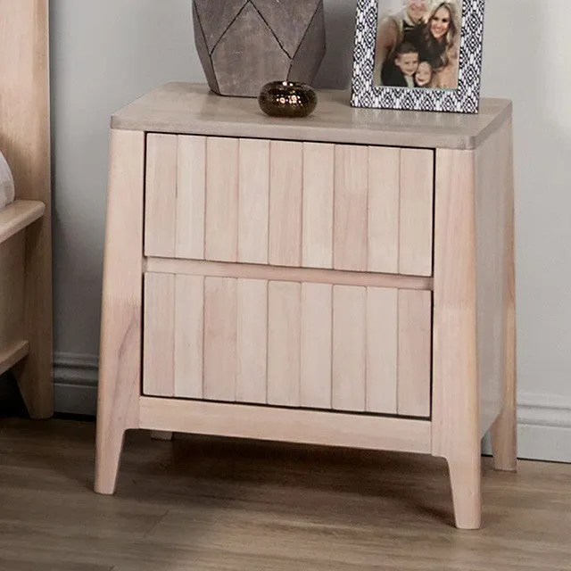 Gervais White Wash 4-Piece Queen Bedroom Set - Image 3