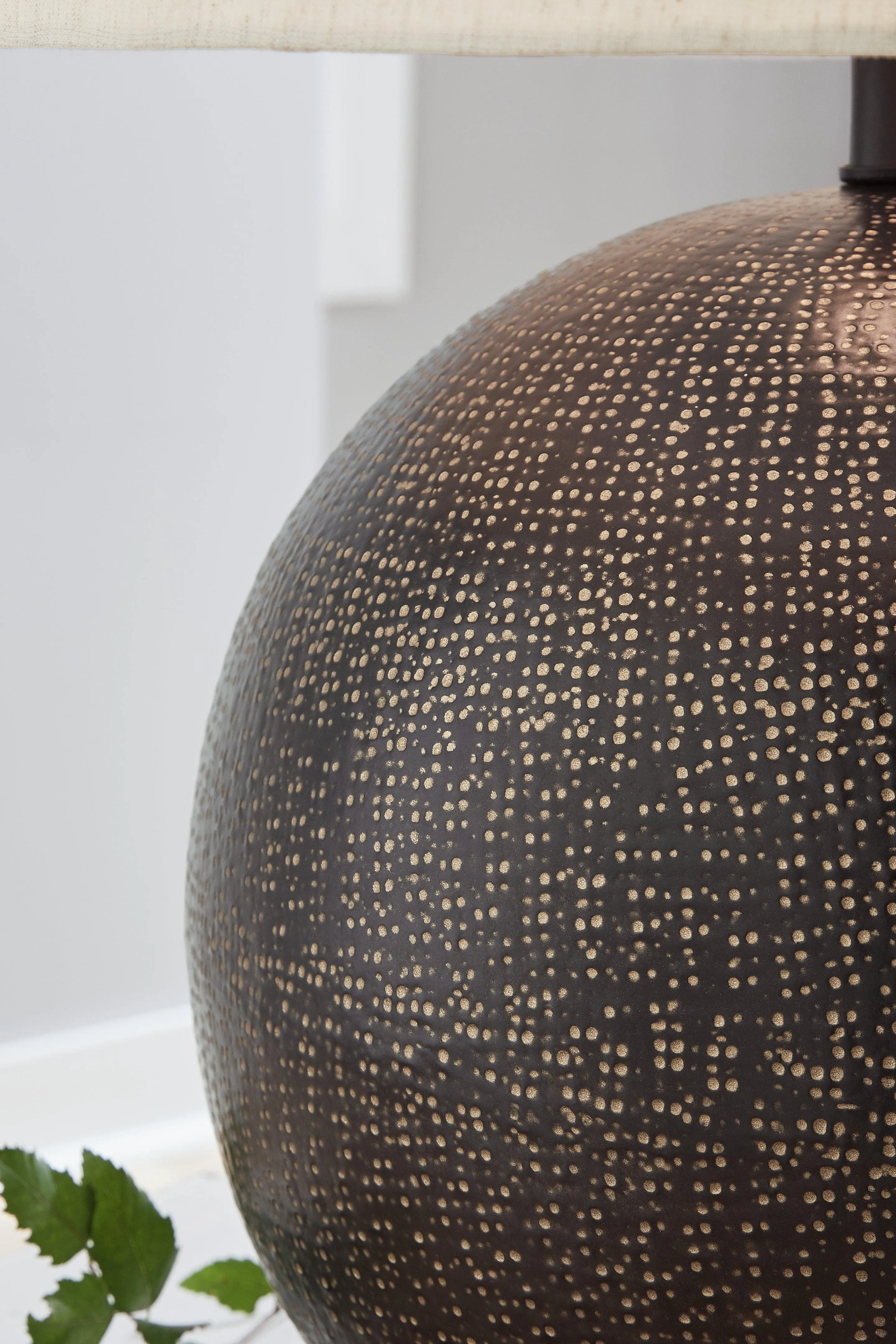 Hambell Black/Gold Finish Table Lamp - Image 3