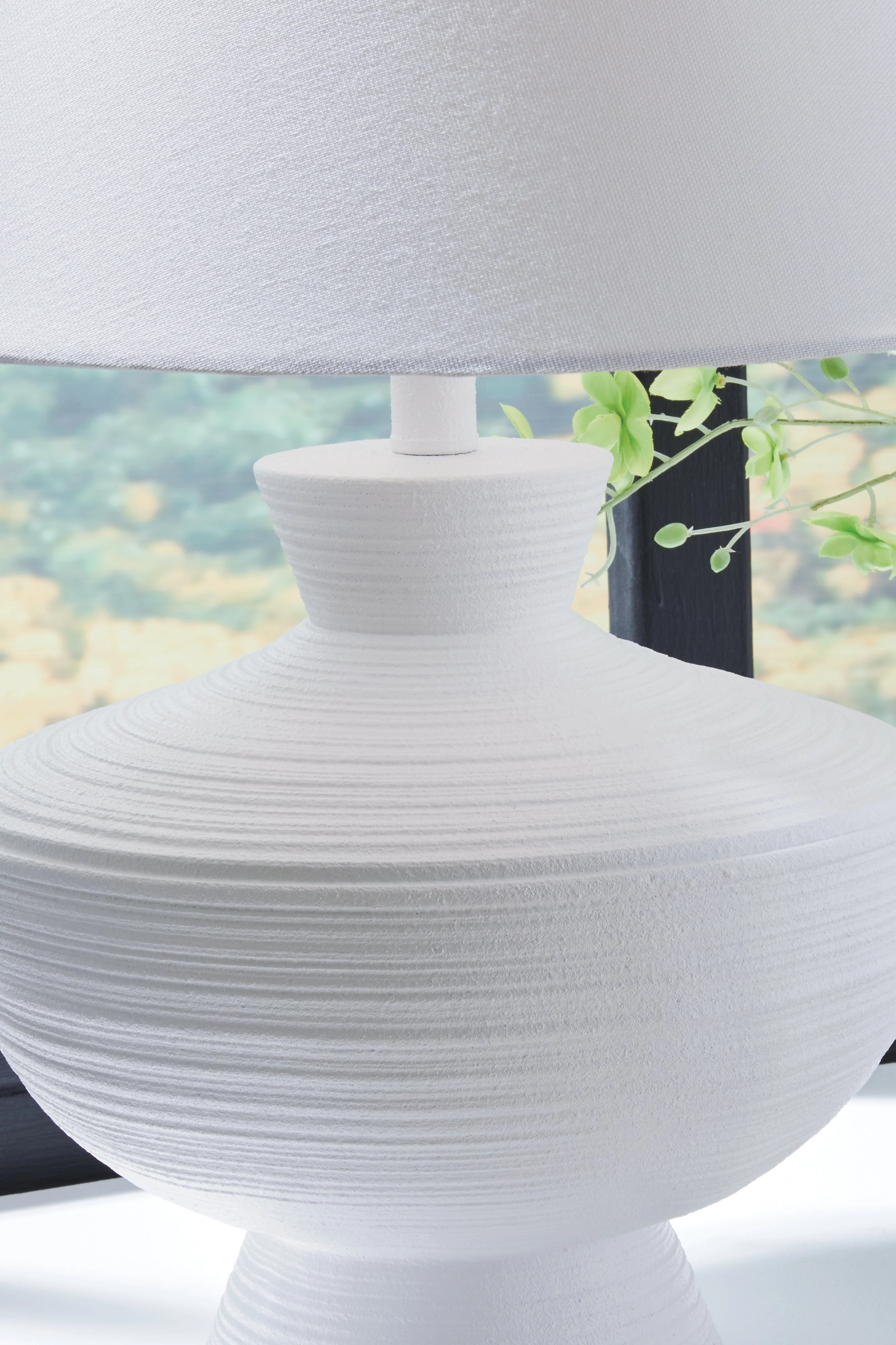 Harelwood White Table Lamp - Image 3