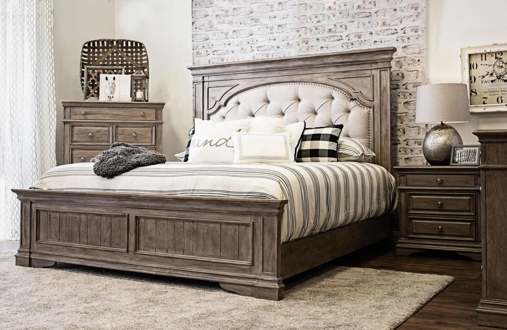 Highland Park Tan 4-Piece Queen Bedroom Set - Image 2
