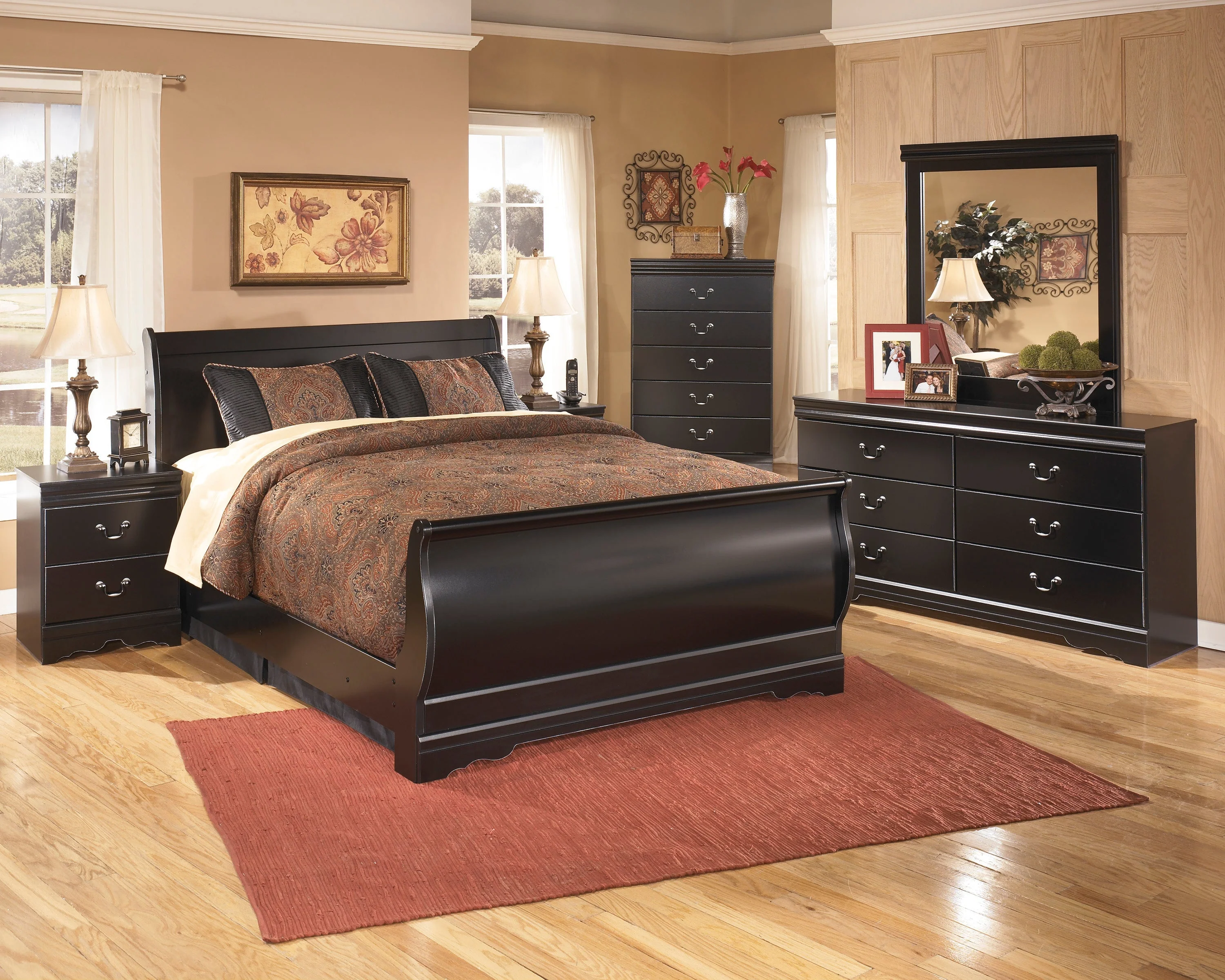 Huey Vineyard Black Sleigh Bedroom Set - Image 2