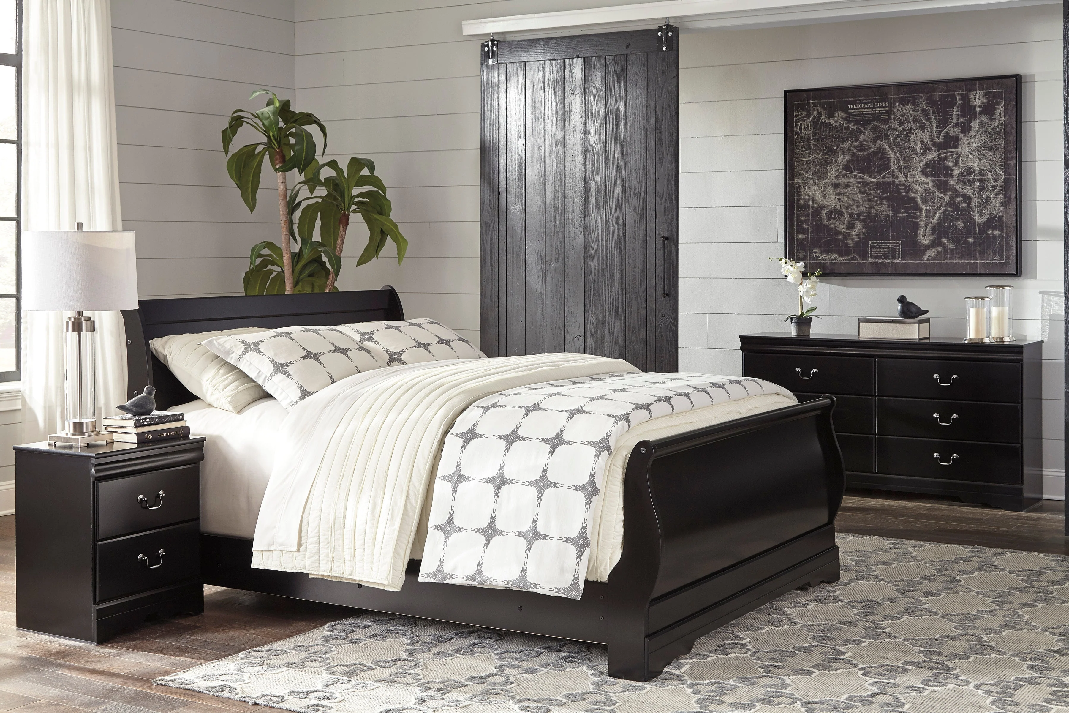 Huey Vineyard Black Sleigh Bedroom Set - Image 4
