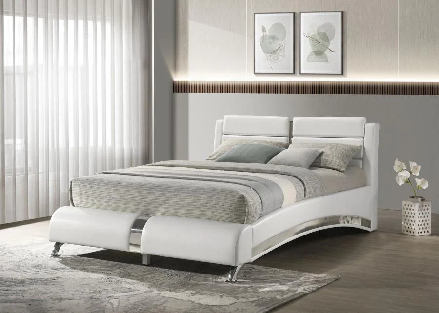 Jeremaine White Queen Upholstered Bed