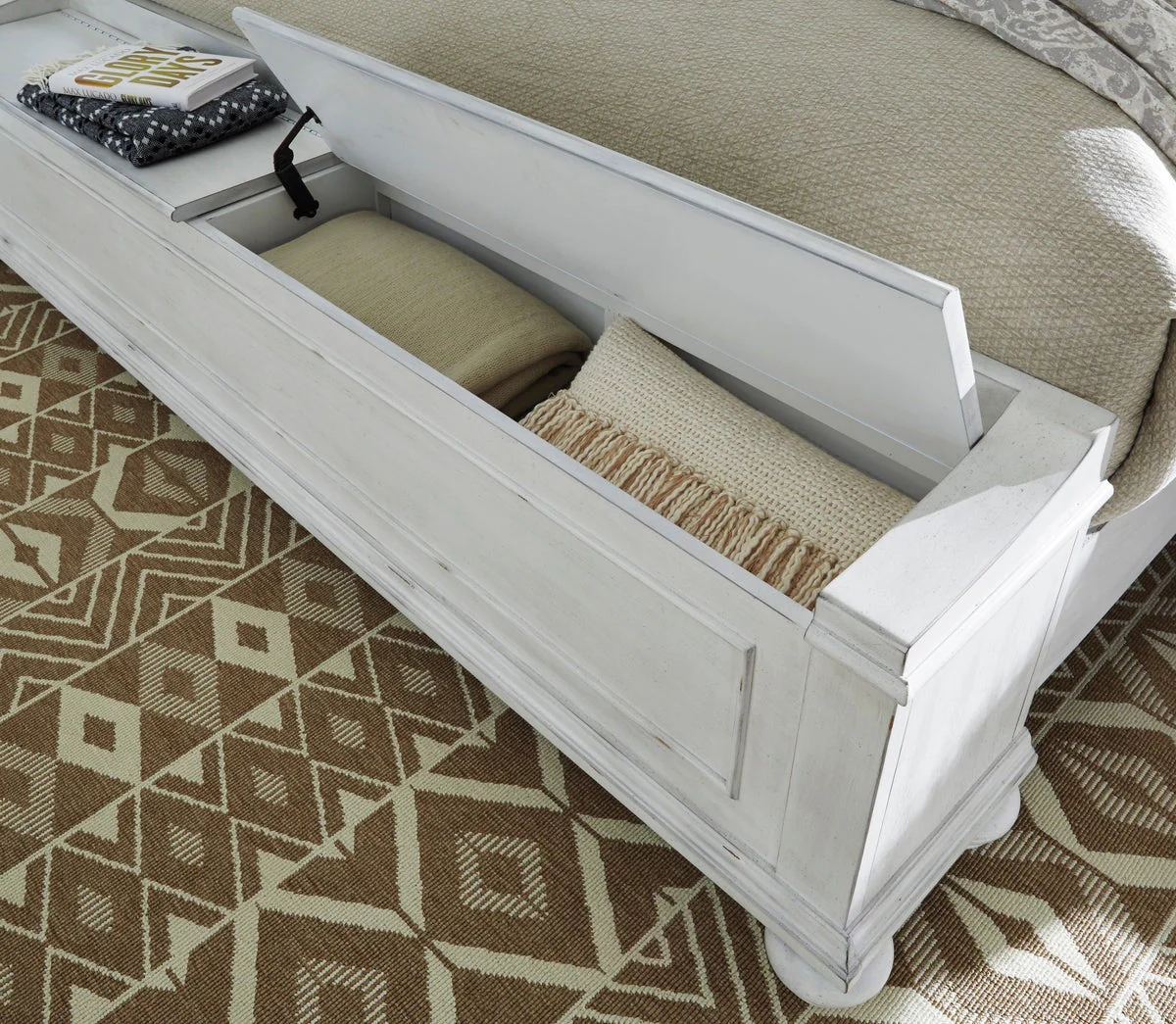 Kanwyn Whitewash Queen Upholstered Panel Bed with Storage Bench - Image 4