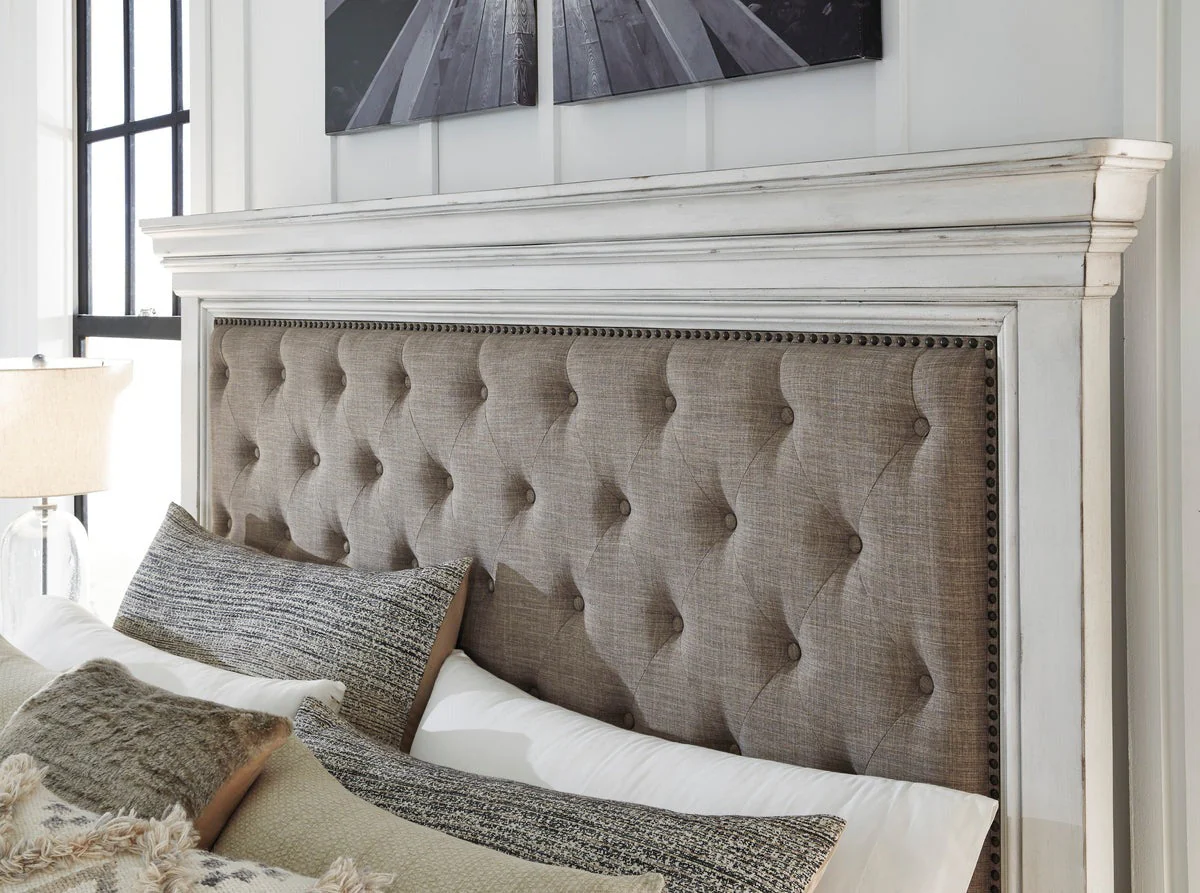Kanwyn Whitewash Queen Upholstered Panel Bed with Storage Bench - Image 5
