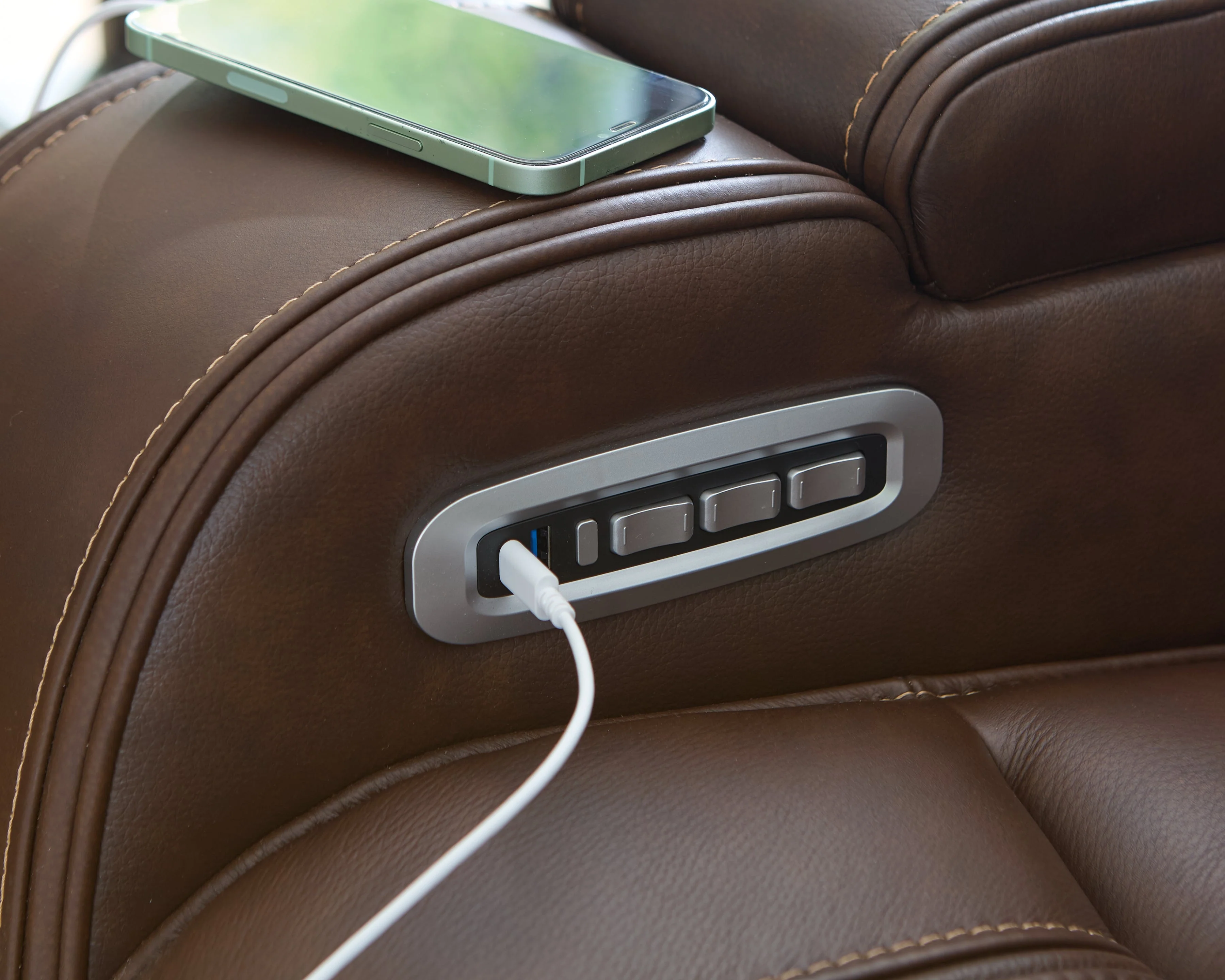 Knightington Brown Power Recliner w/Audio Seating - Image 10