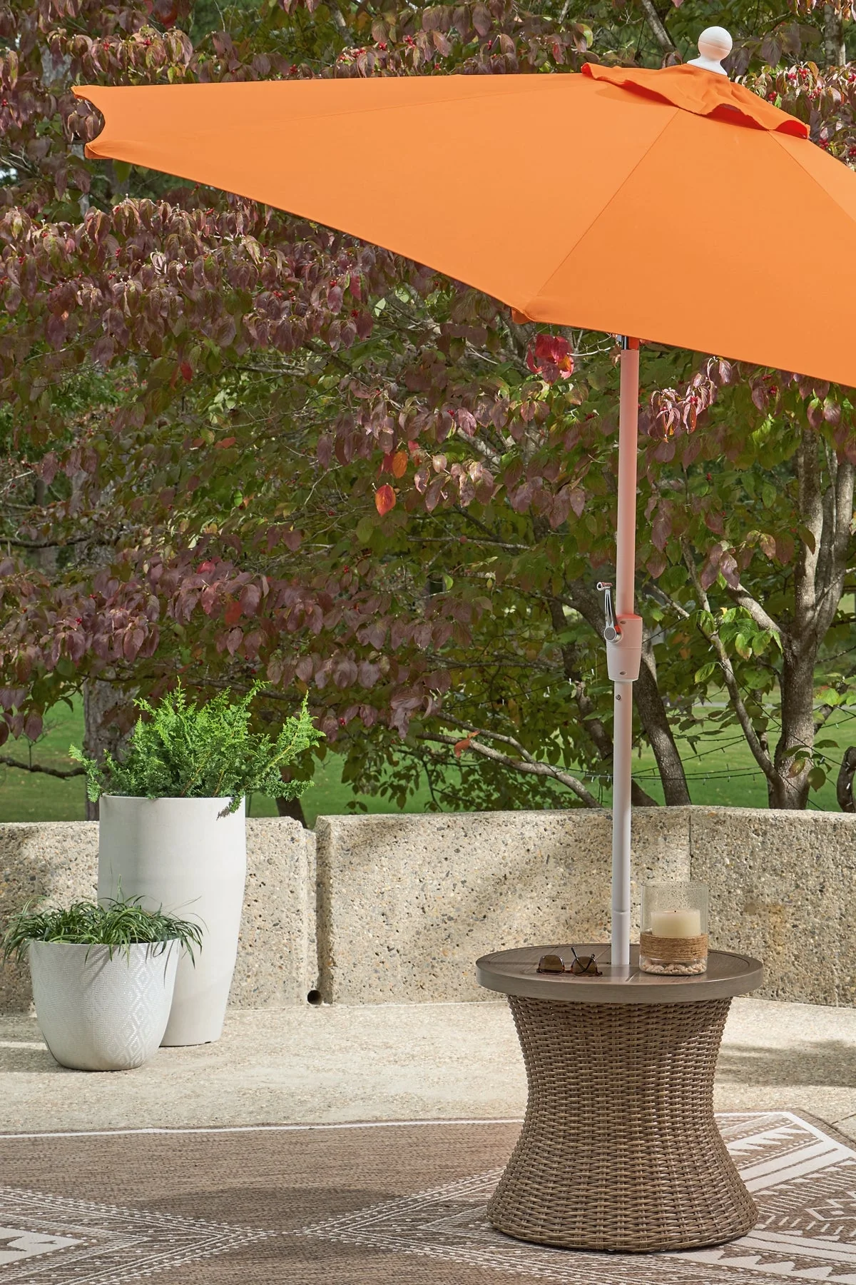 Laguna Heights Round End Table w/UMB OPT - Image 8