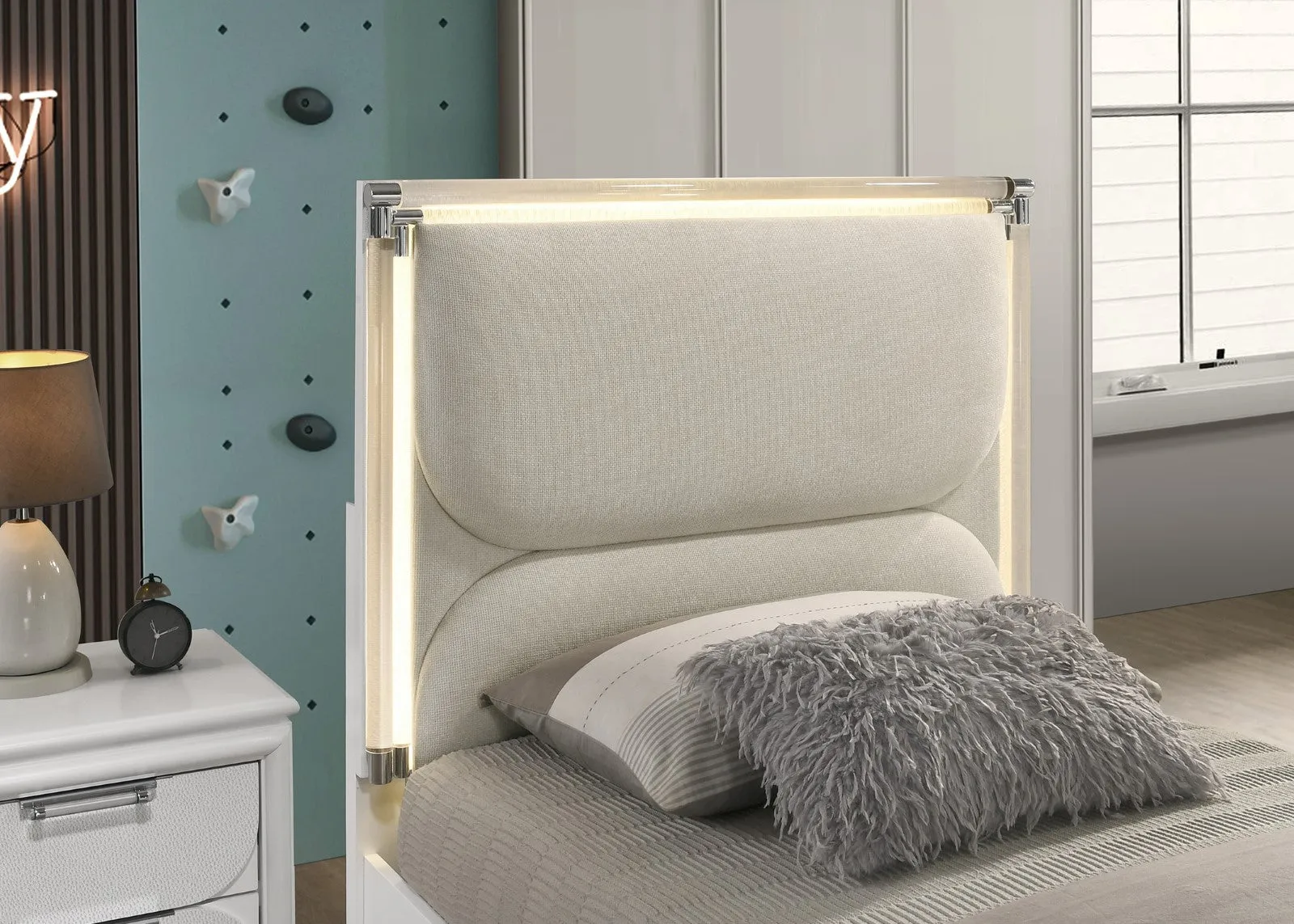 Lareina Pearl White Full Bed - Image 3
