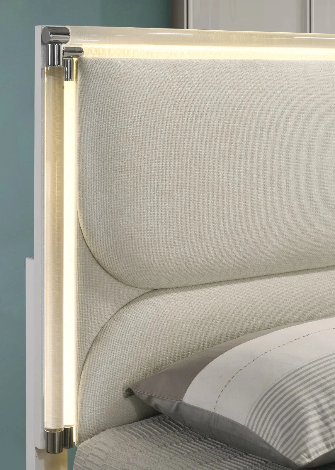 Lareina Pearl White Full Bed - Image 4