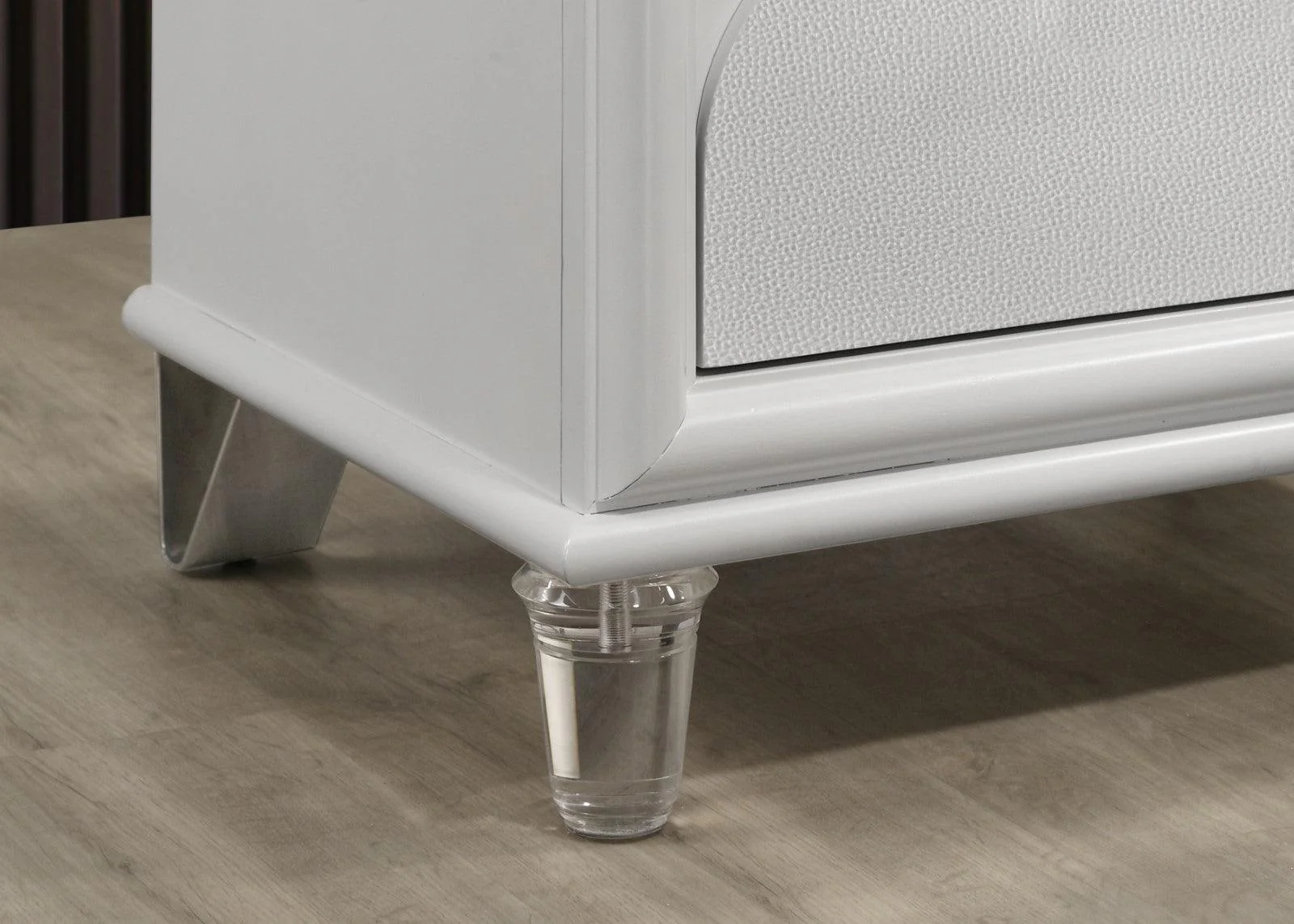 Lareina Pearl White Nightstand - Image 3